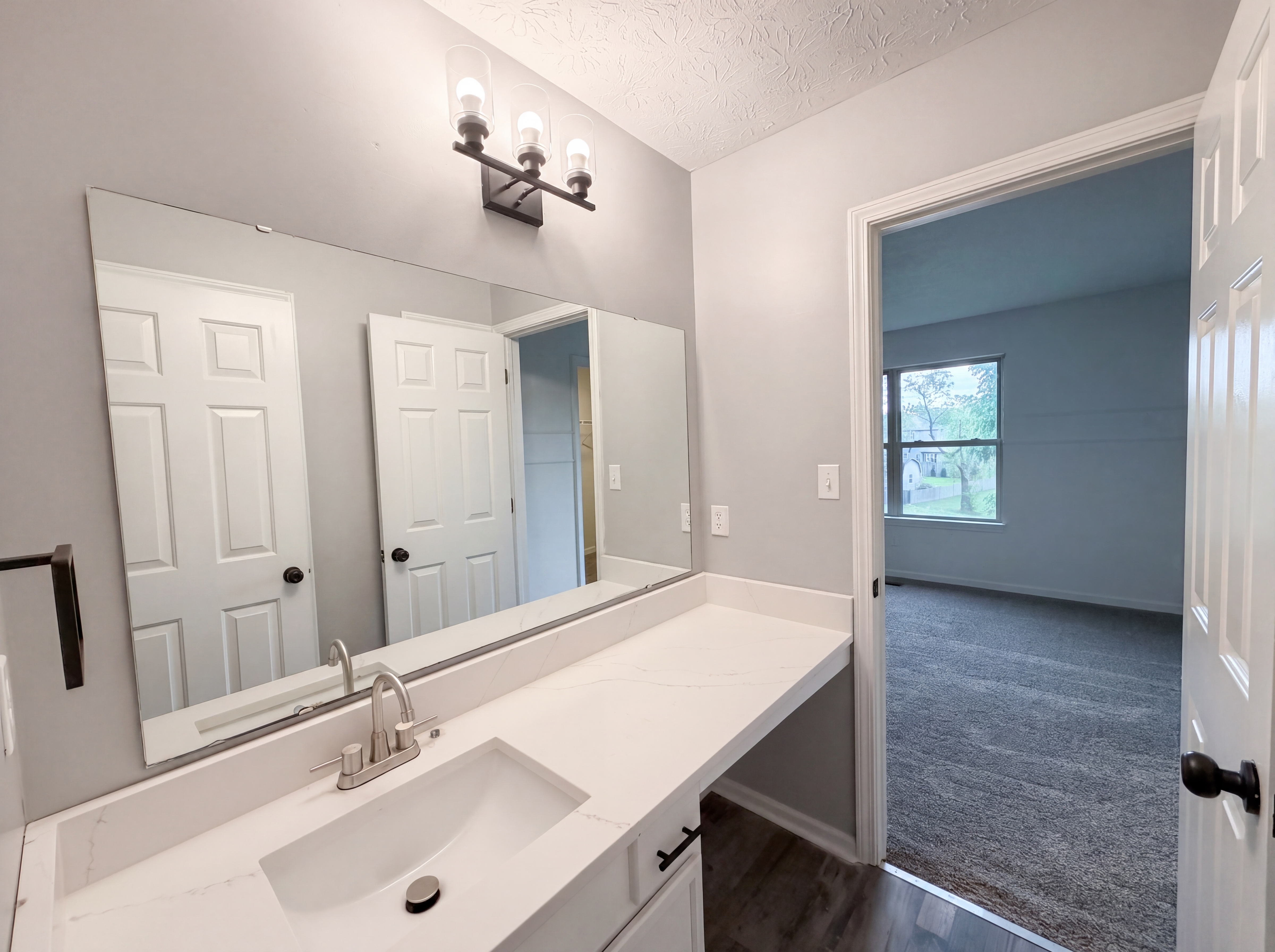 Photo 6 of 21 of 1947 Breman Ln, Indianapolis, IN