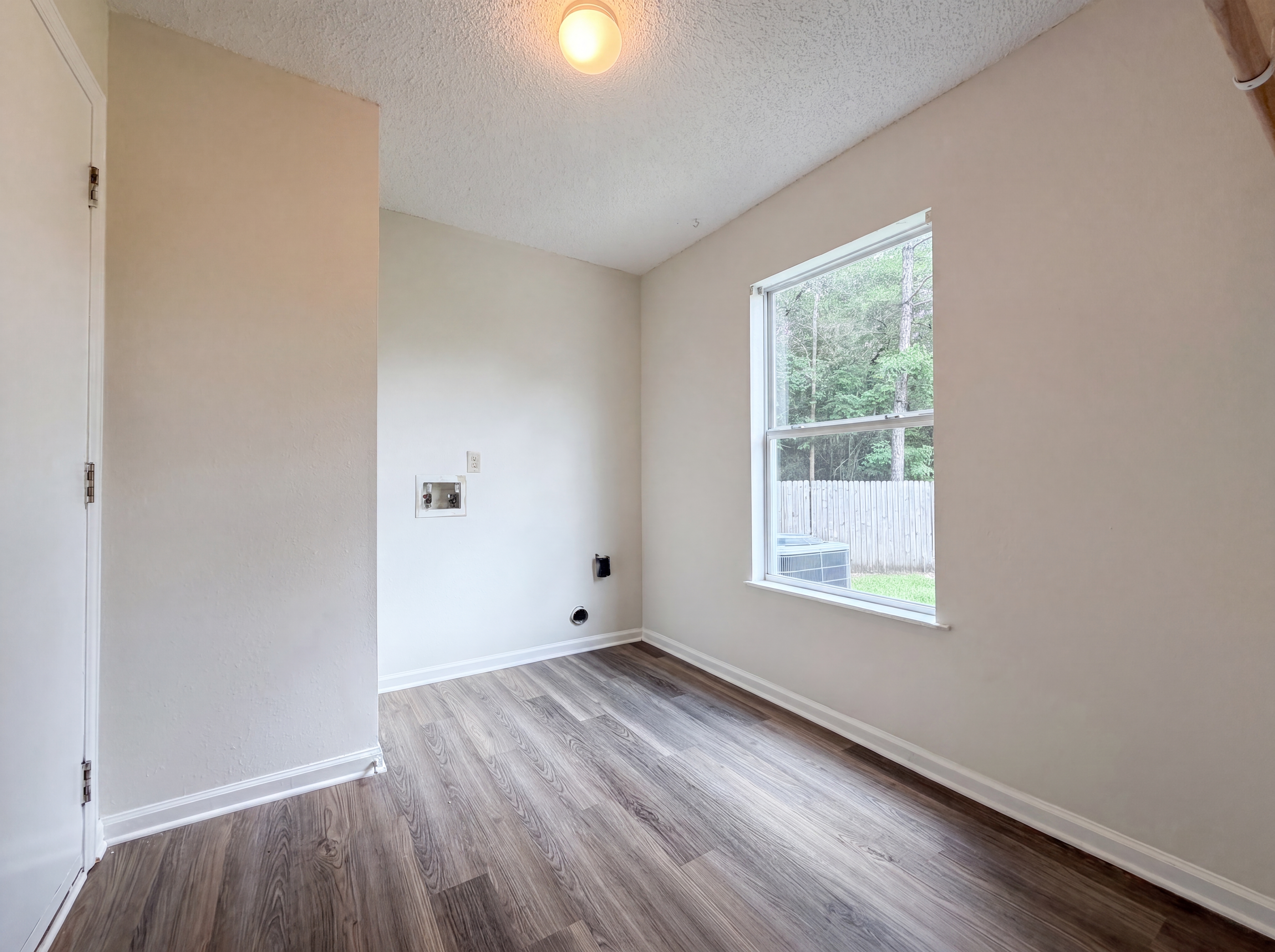 Photo 21 of 27 of 7002 Beekman Lake Dr, Jacksonville, FL