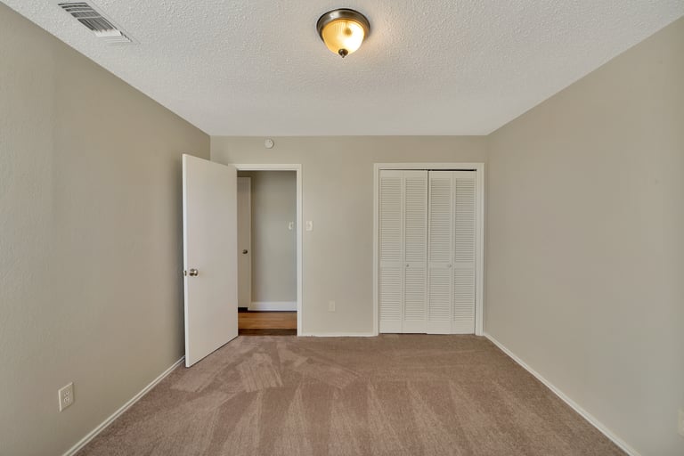 Photo 17 of 24 - 8813 Briarwood Dr, Rowlett, TX 75088