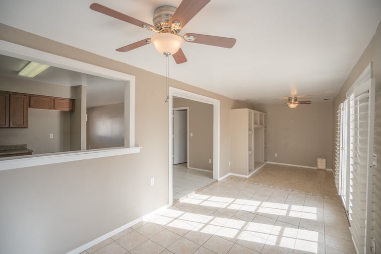 Photo 8 of 28 - 8645 W Golden Ln, Peoria, AZ 85345