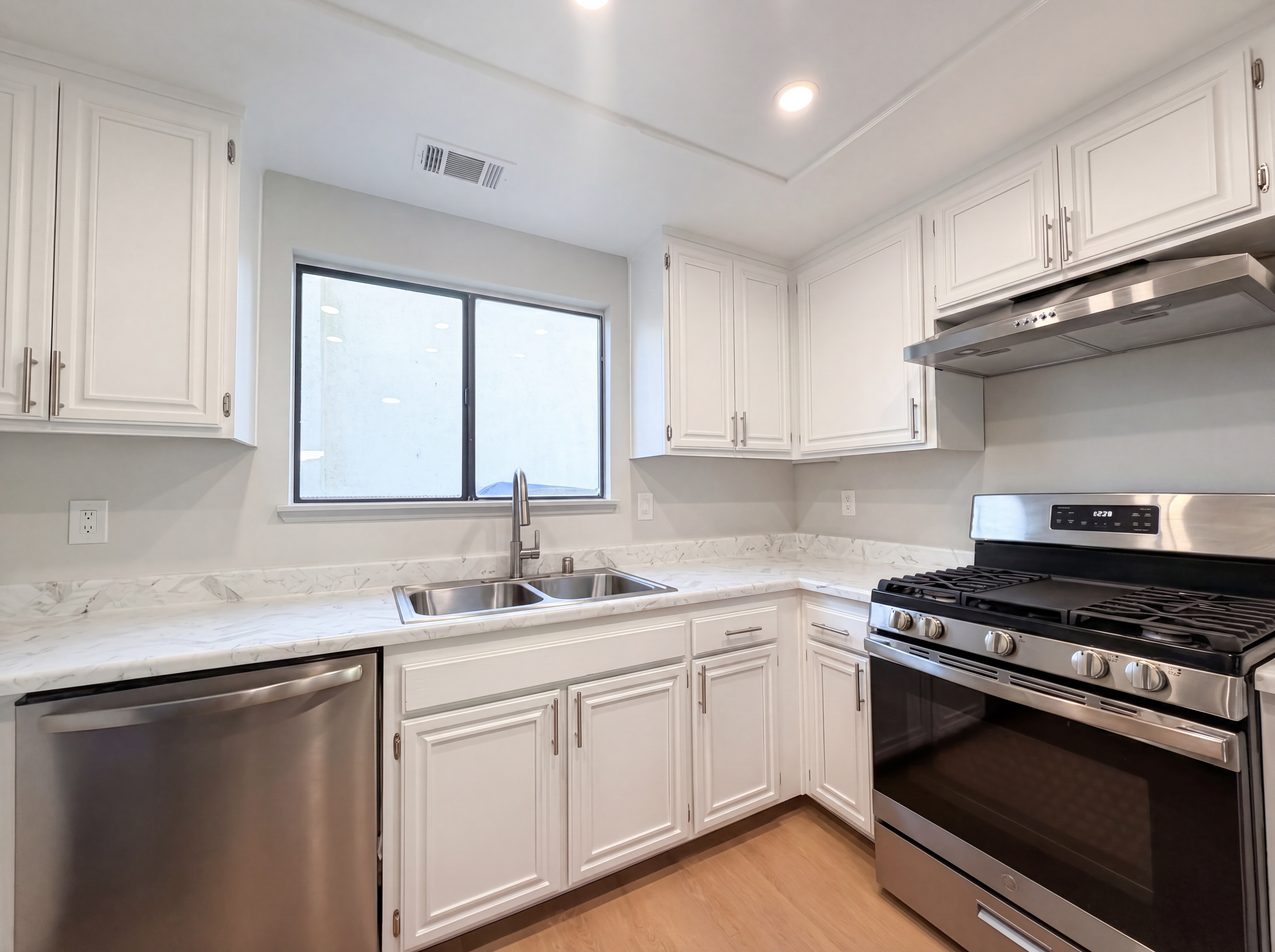 Photo 9 of 23 of 2553 E Avenue J4, Lancaster, CA