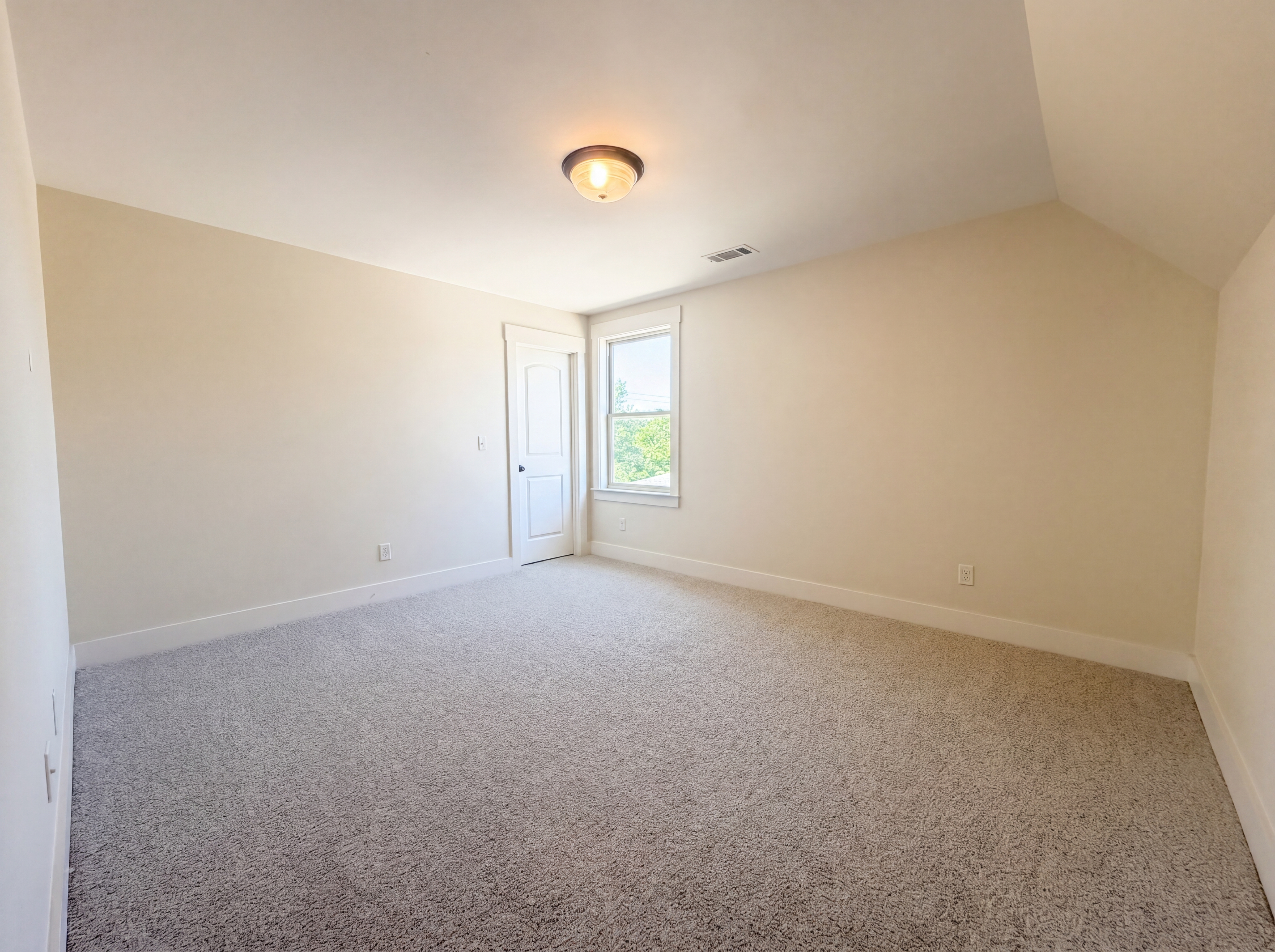 Photo 10 of 22 of 5257 Meadow Ridge Trl, Bessemer, AL