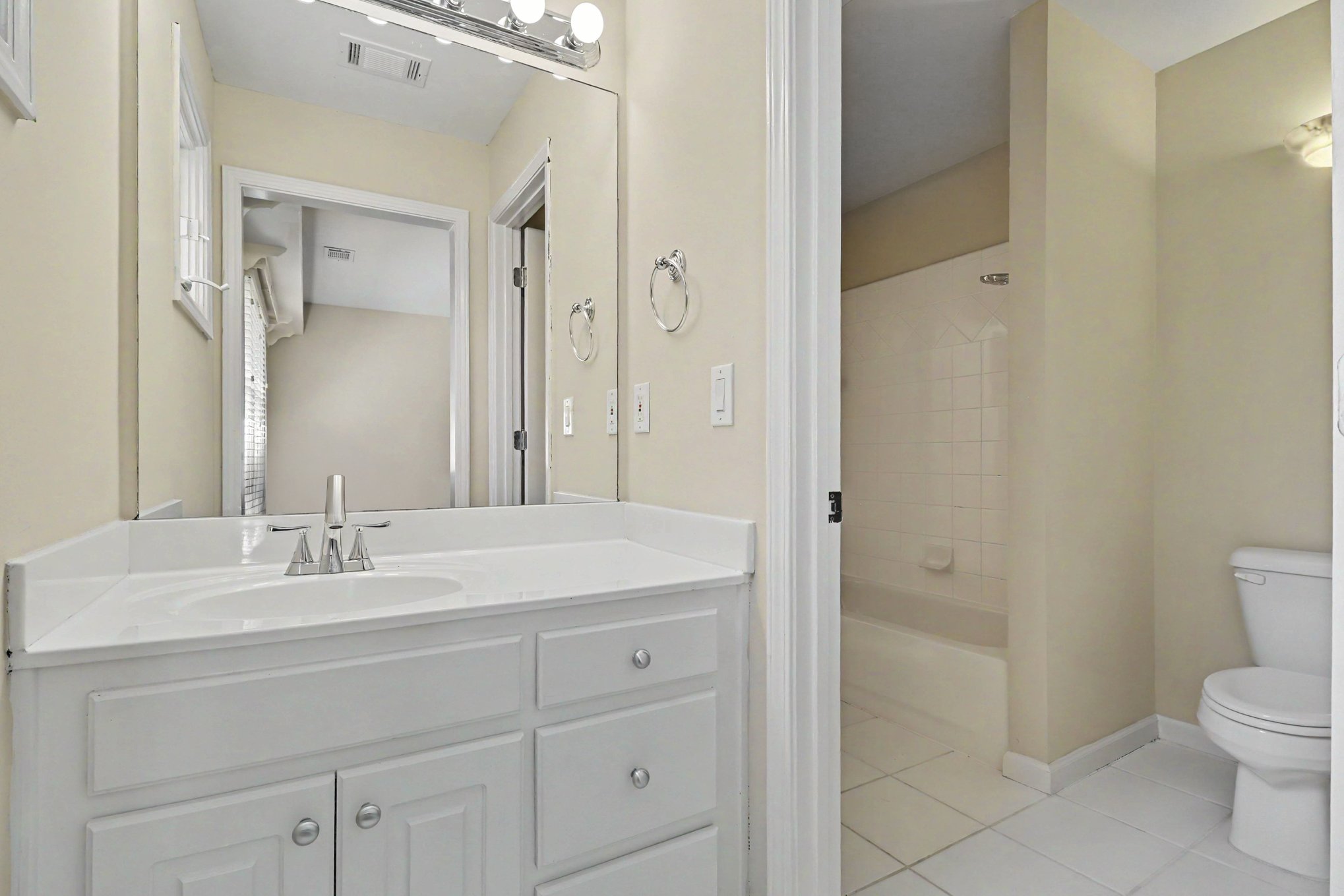Photo 16 of 22 of 720 Barberry Dr, Alpharetta, GA
