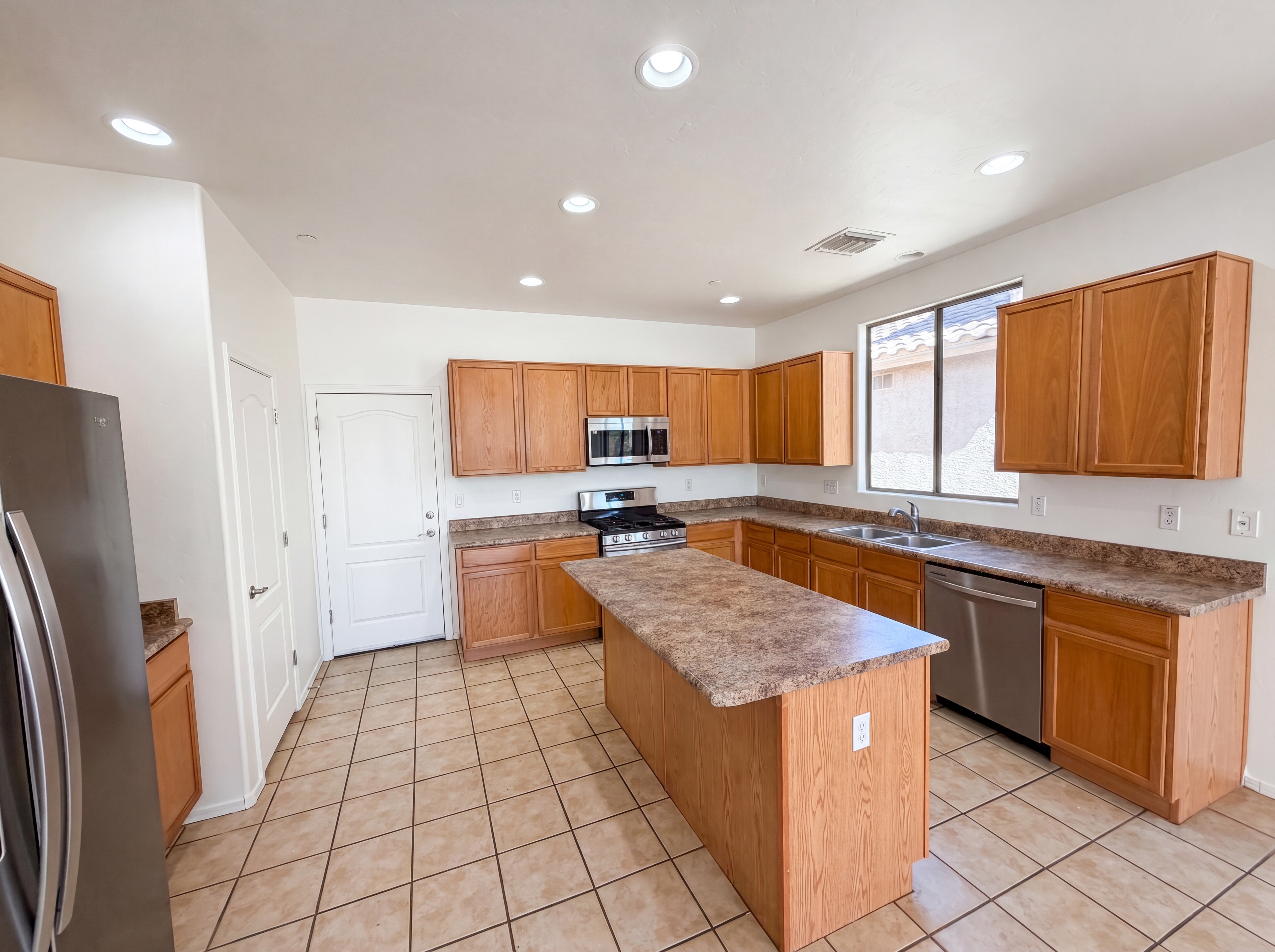 Photo 2 of 28 of 7143 S Valley Stream Dr, Tucson, AZ