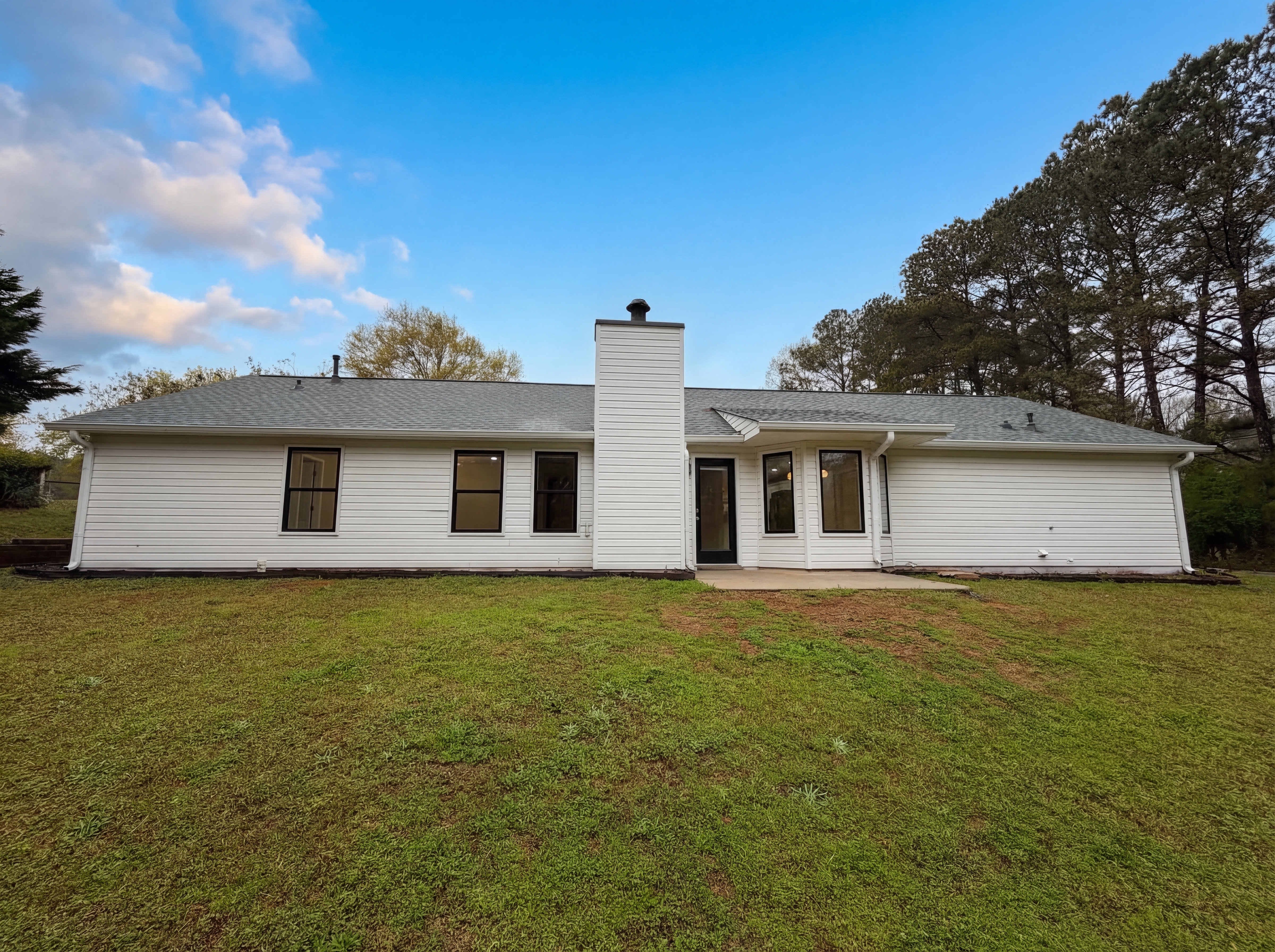 Photo 5 of 19 of 4241 Grady Smith Rd, Loganville, GA