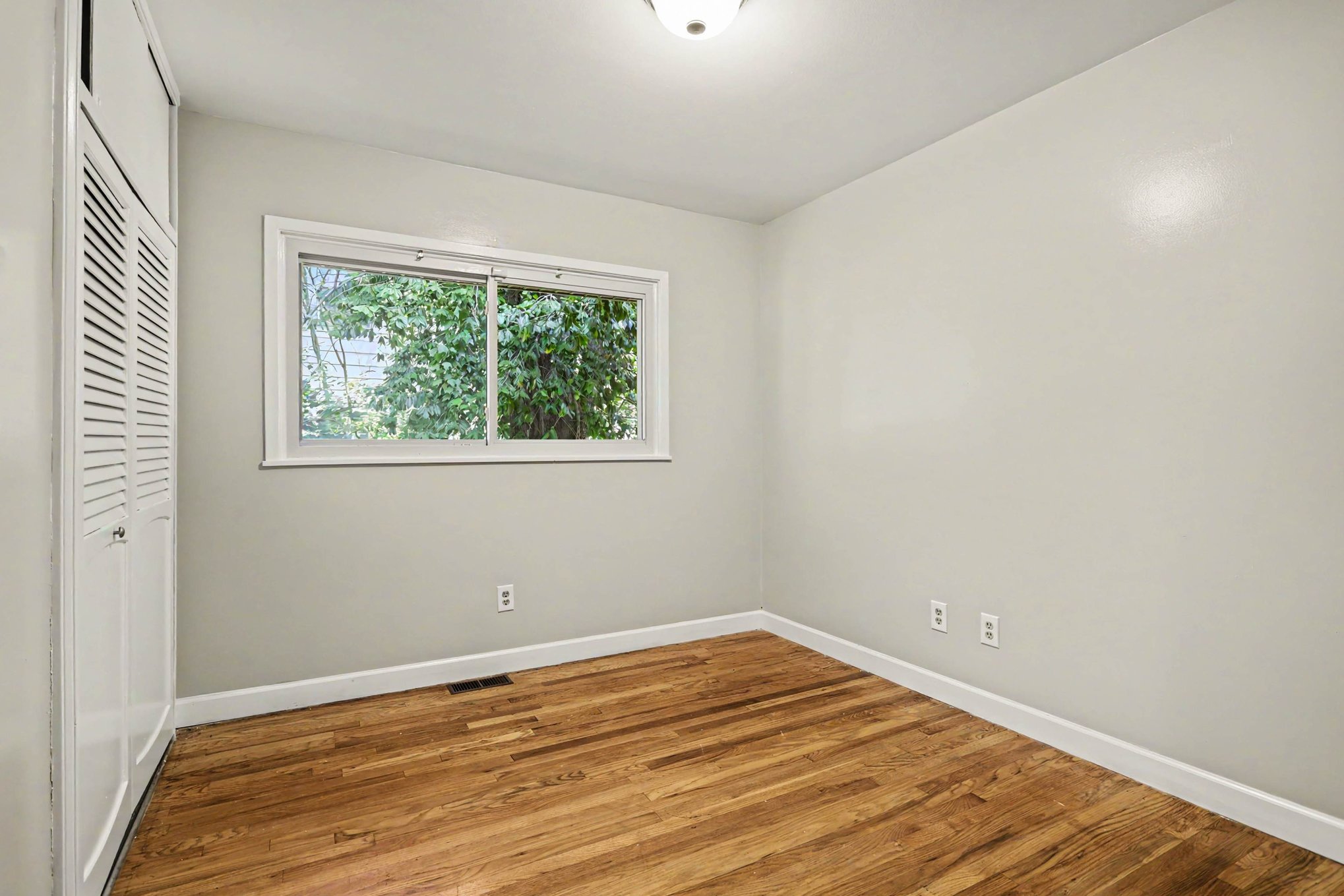 Photo 8 of 15 of 724 Chippewa Trl, Niles, MI