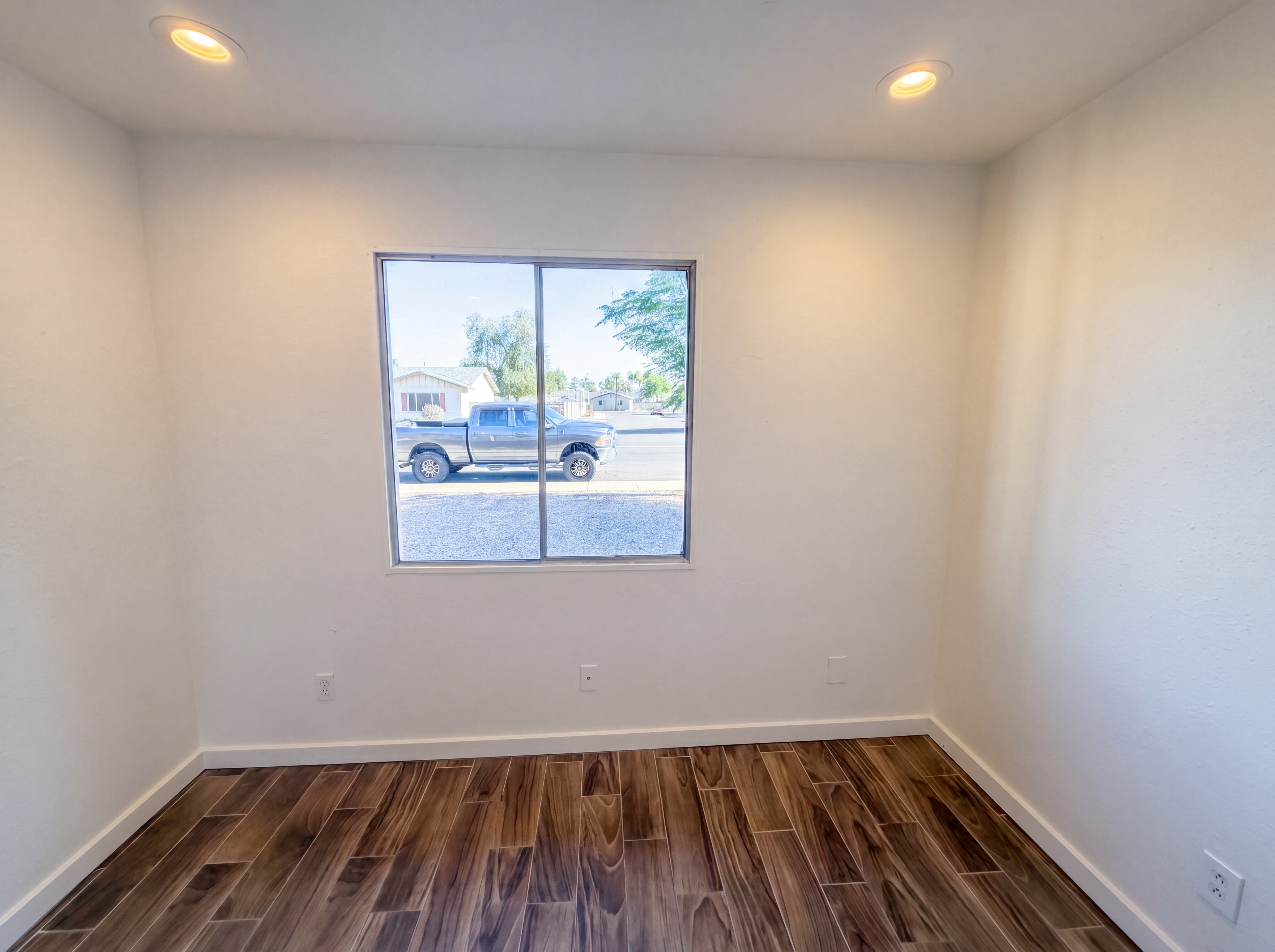 Photo 11 of 21 of 3339 W Country Gables Dr, Phoenix, AZ