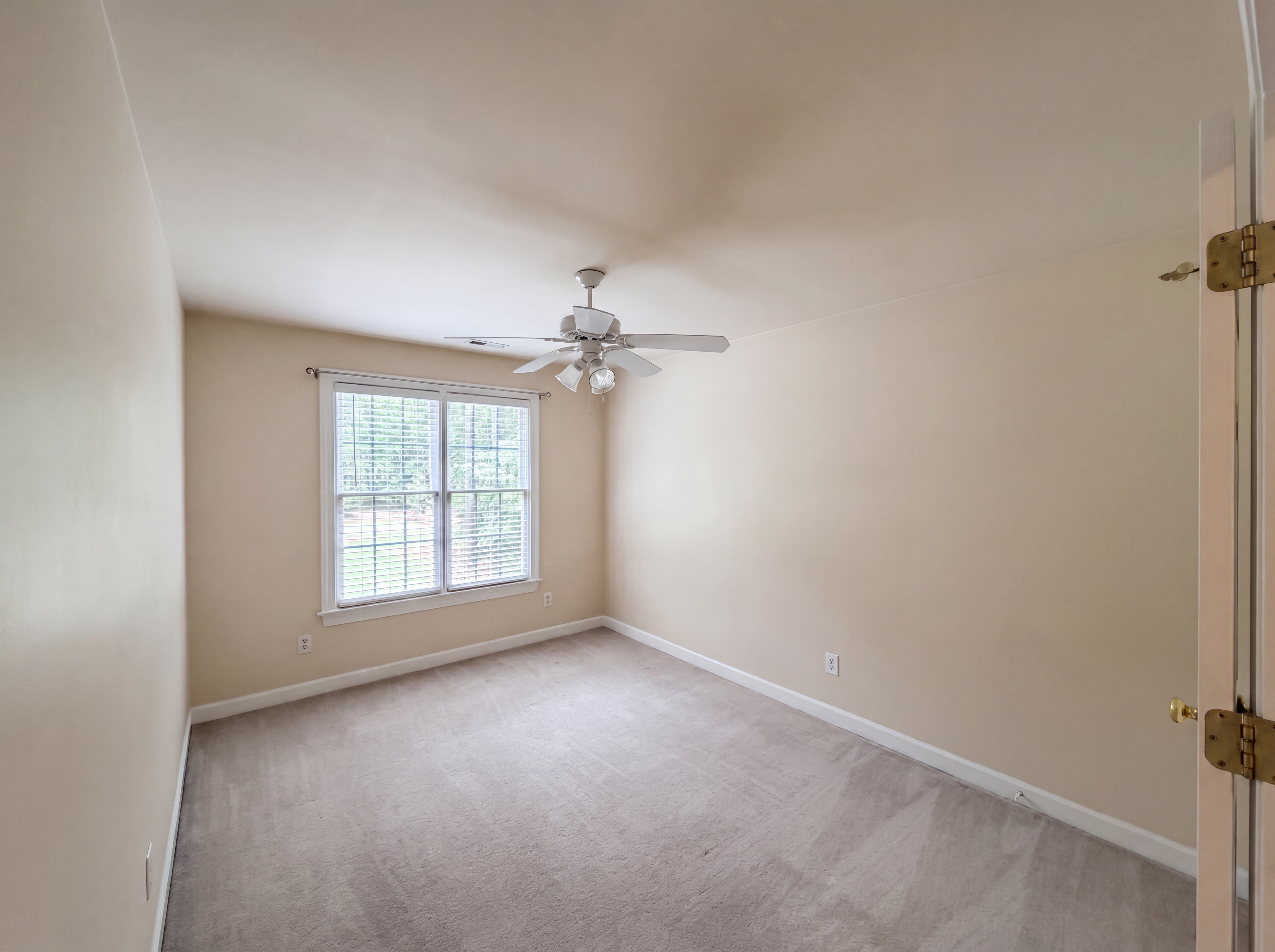 Photo 11 of 19 of 7301 Lakefall Dr, Wake Forest, NC