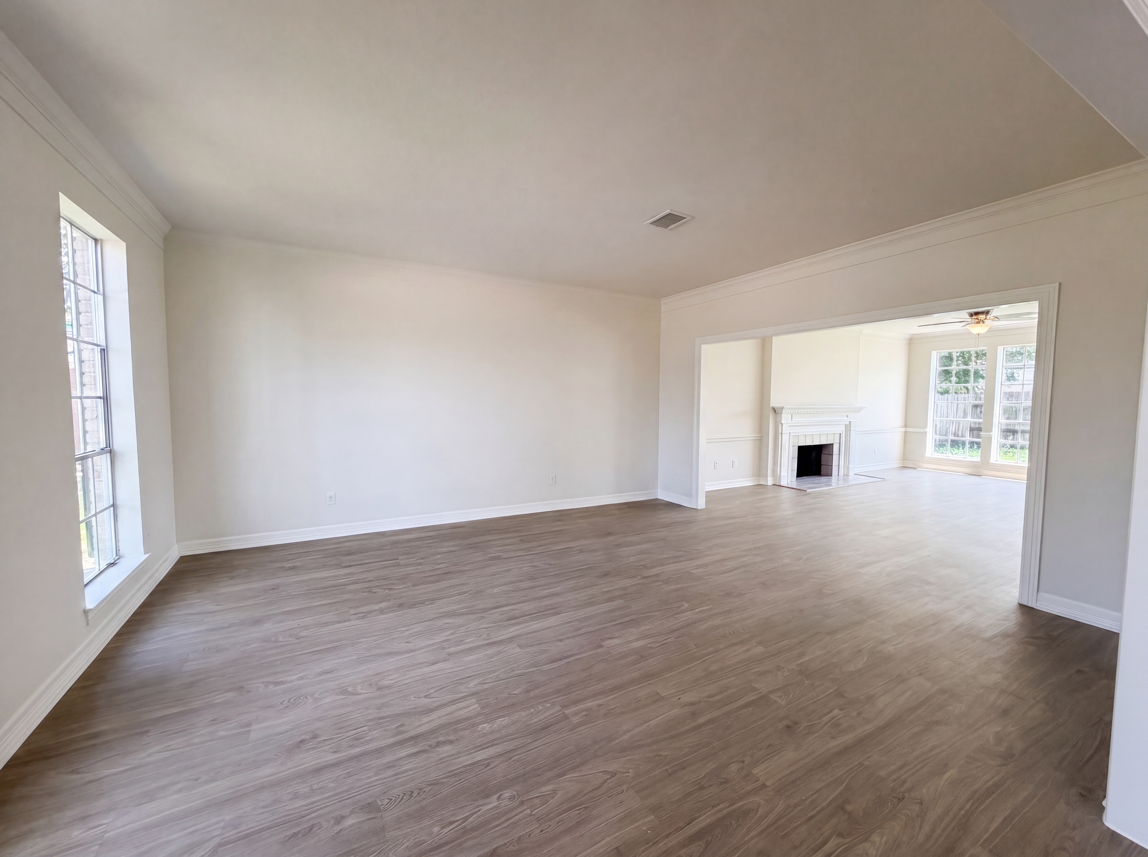 Photo 11 of 22 of 2124 Wimbleton Ct, Pearland, TX