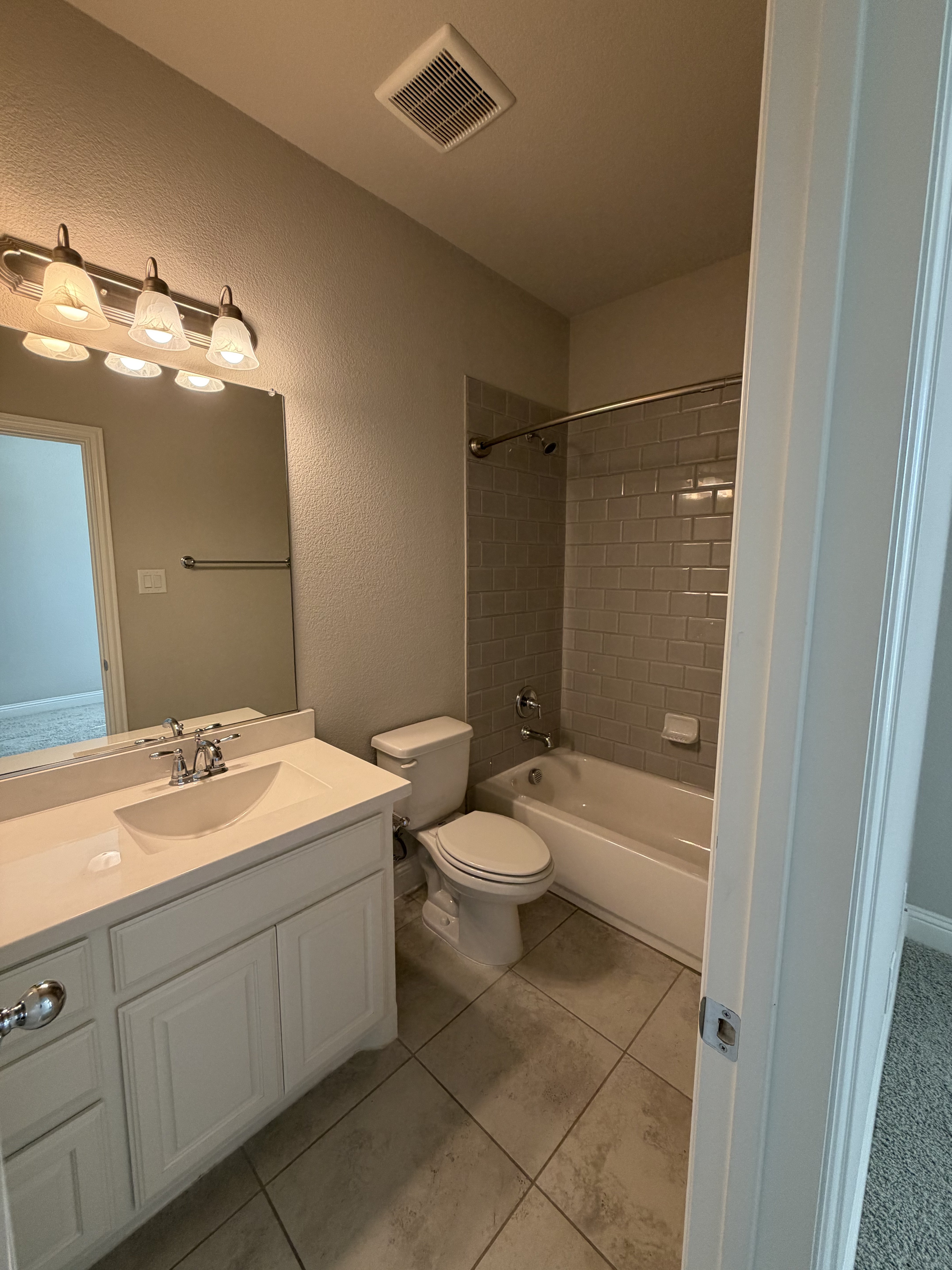 Photo 14 of 31 of 9920 Pikes Peak Pl, Little Elm, TX