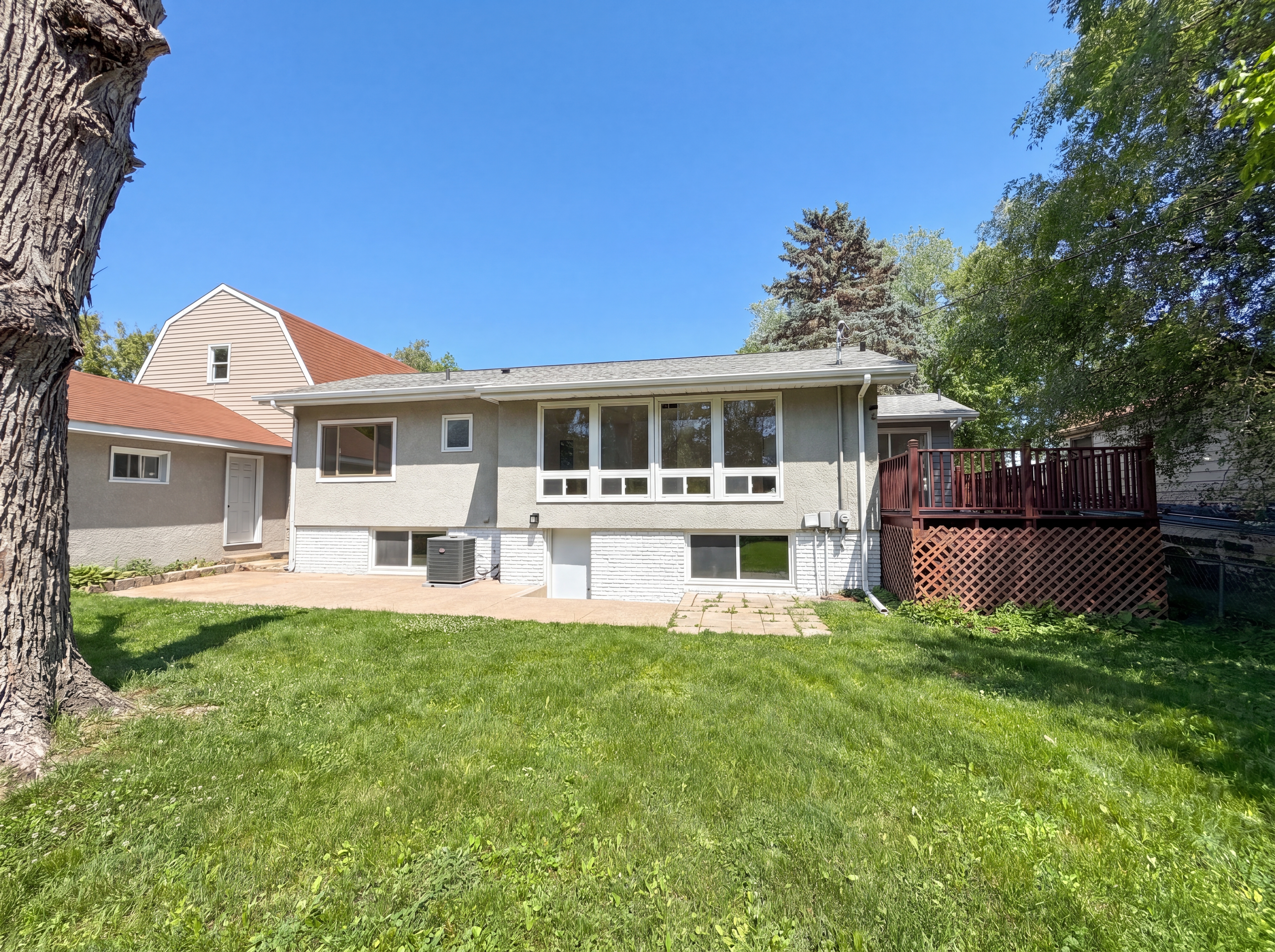 Photo 5 of 27 of 1695 Abell St, Maplewood, MN
