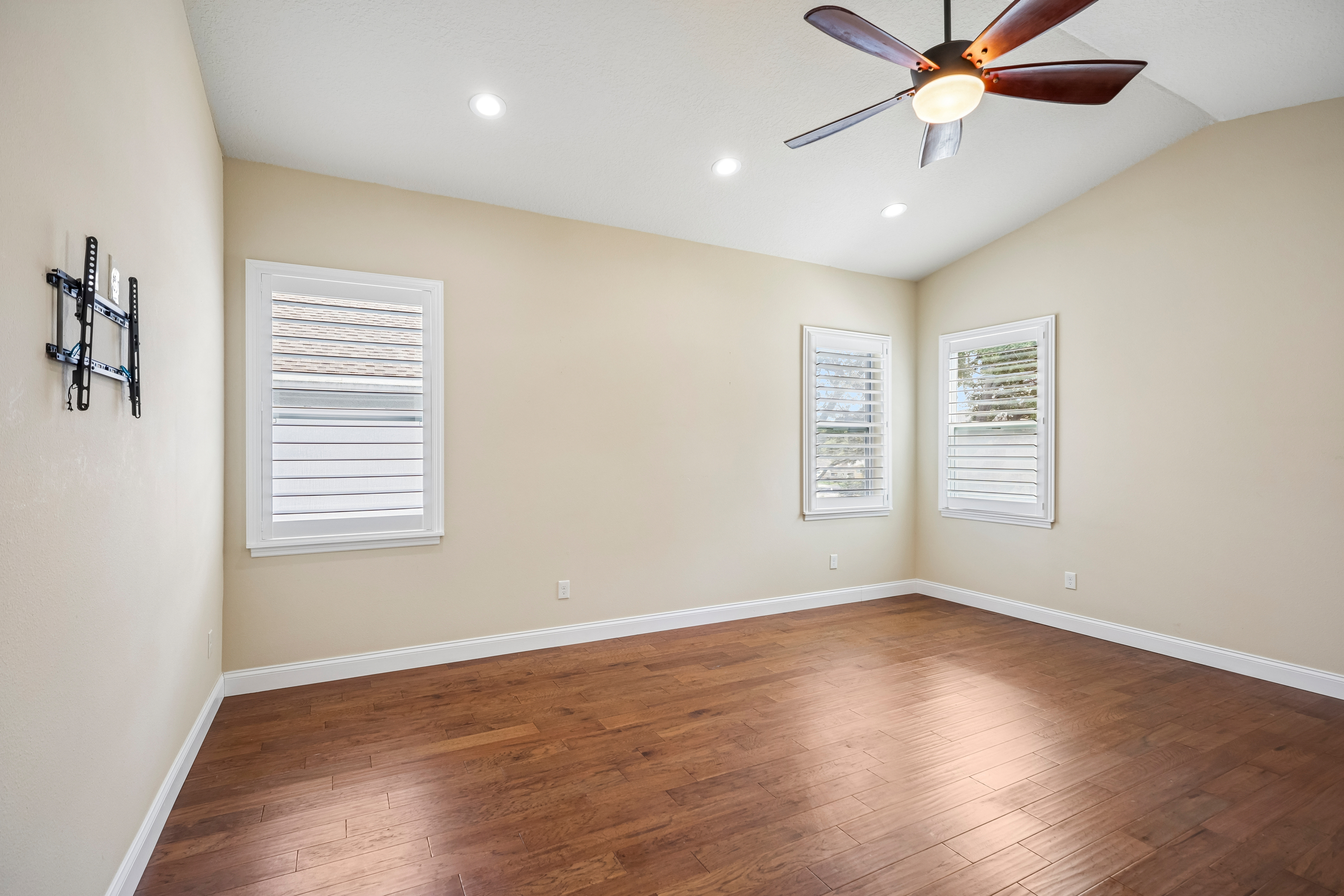Photo 33 of 52 of 3206 W Price Ave, Tampa, FL
