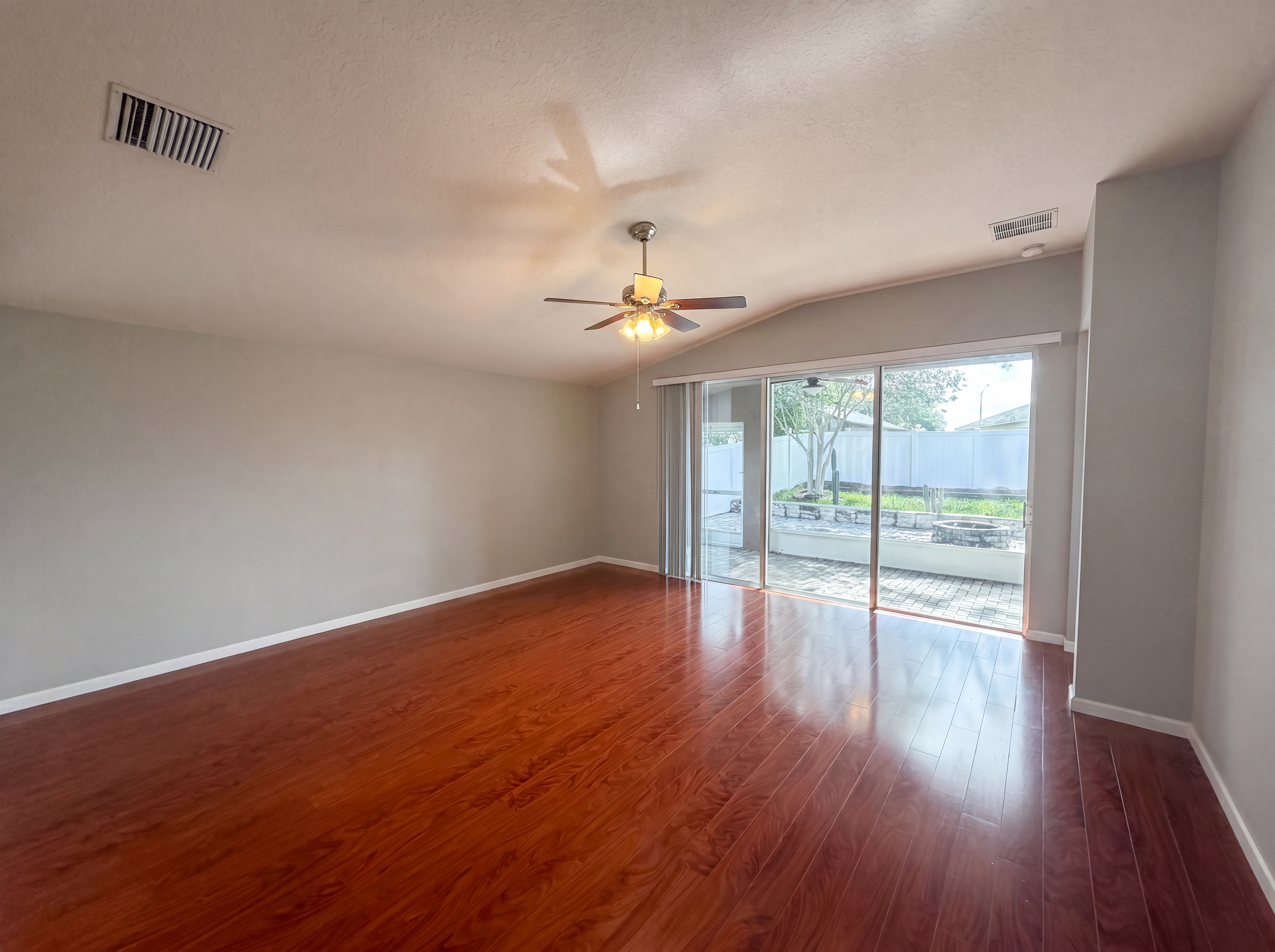 Photo 18 of 28 of 575 Sea Holly Dr, Brooksville, FL