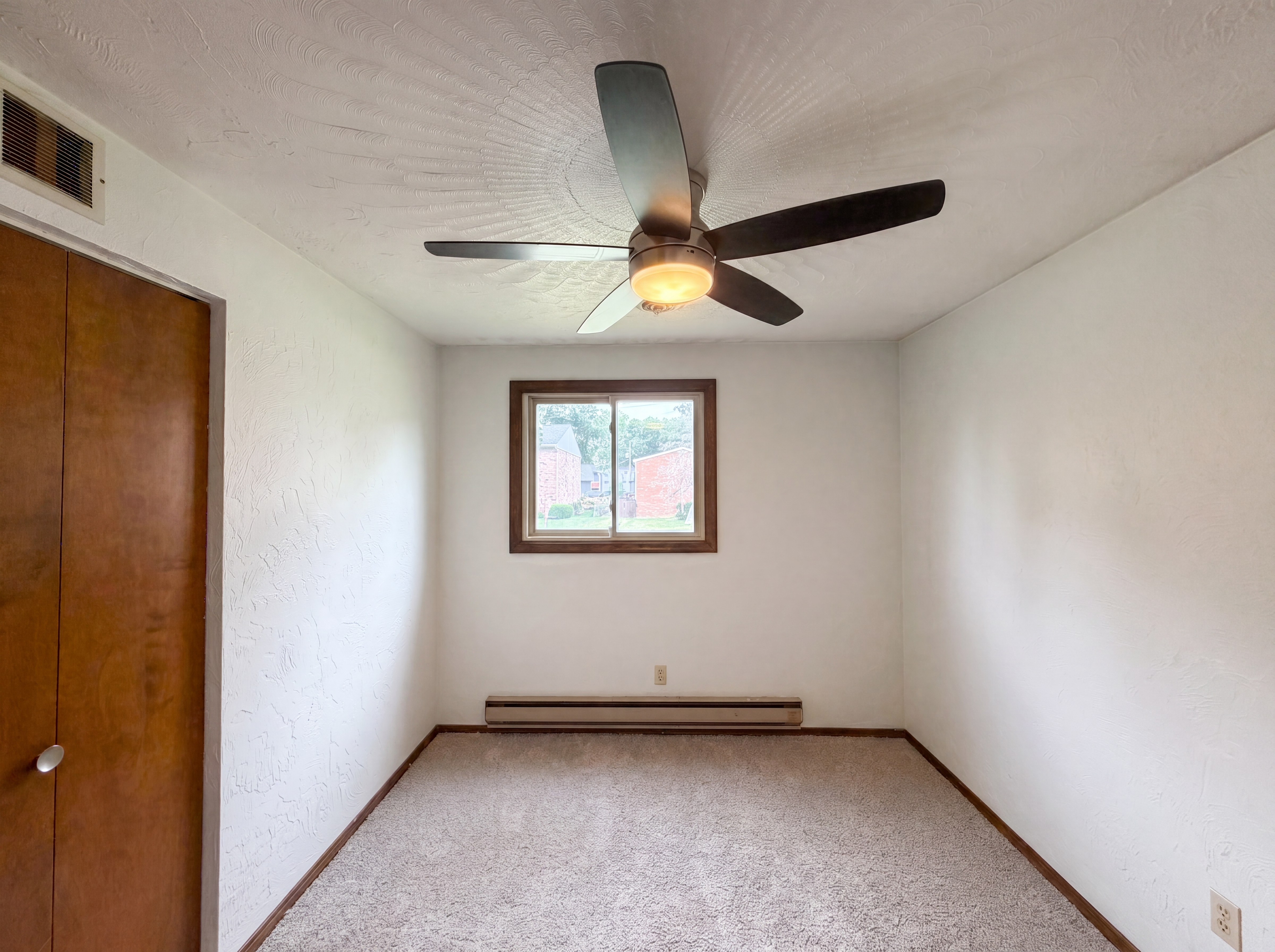 Photo 17 of 25 of 1015 Kingsway Dr, Lorain, OH
