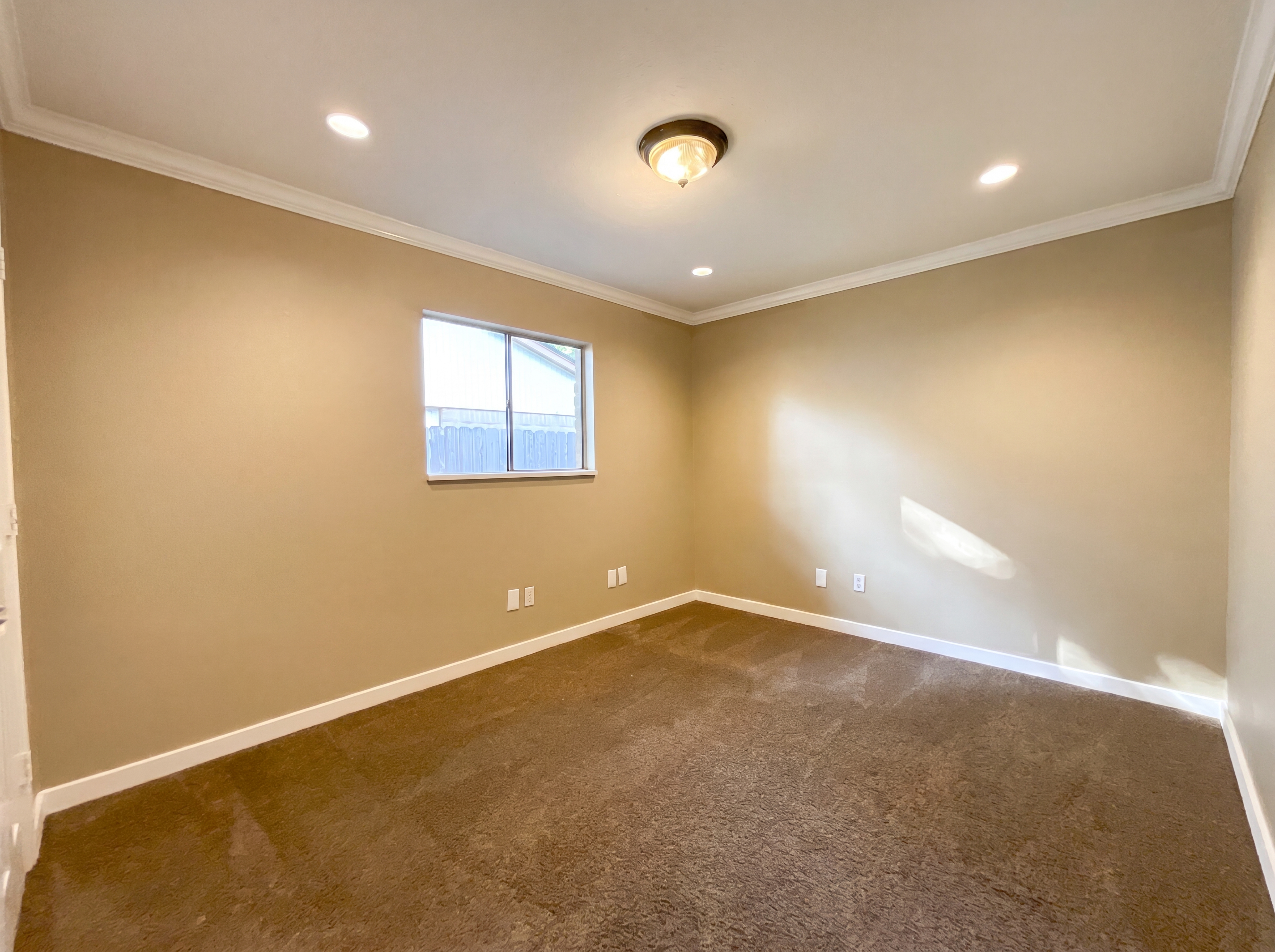 Photo 10 of 16 of 22831 Millgate Dr, Spring, TX