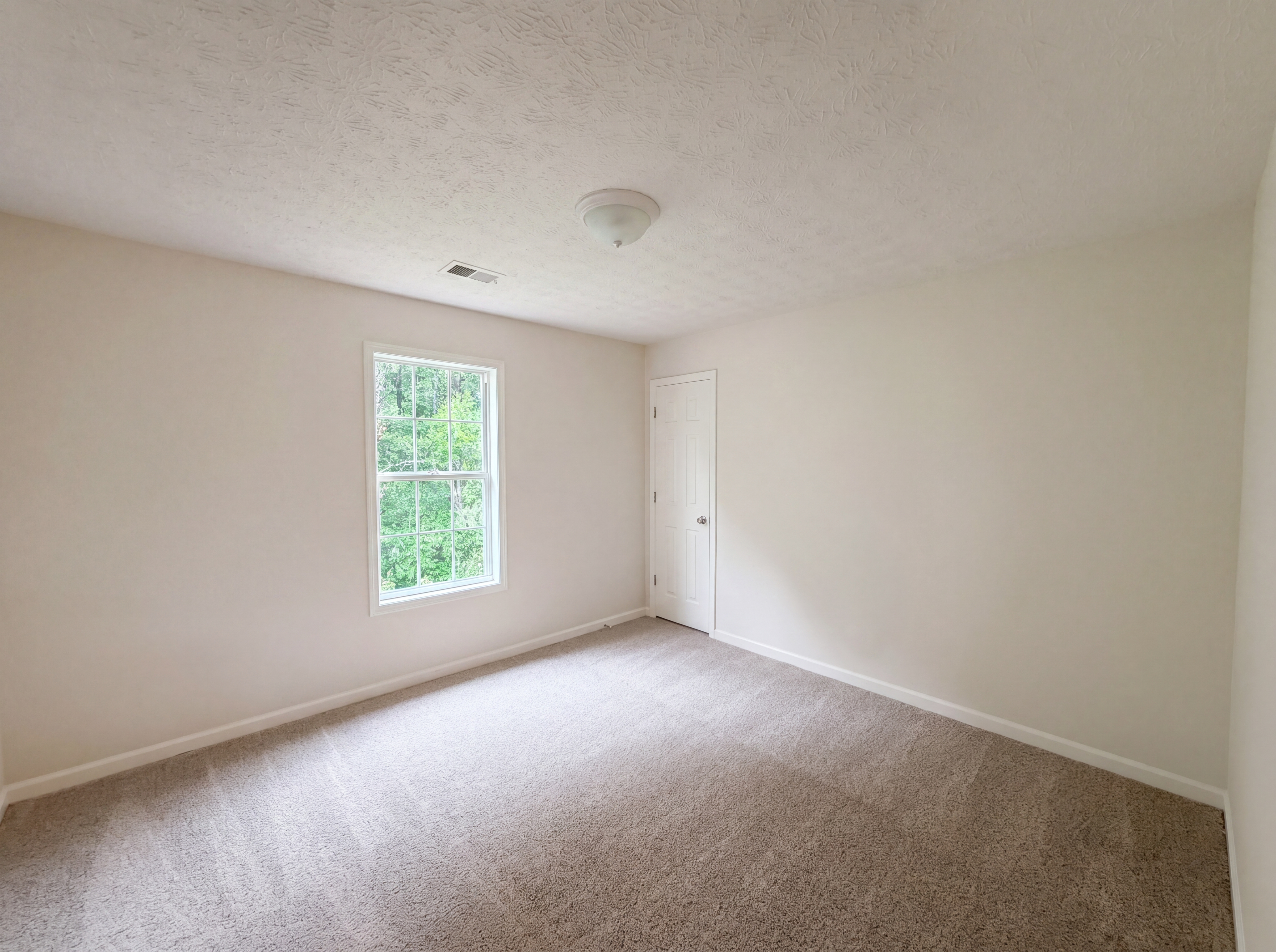 Photo 14 of 21 of 1555 Rose Pointe Dr, Loganville, GA