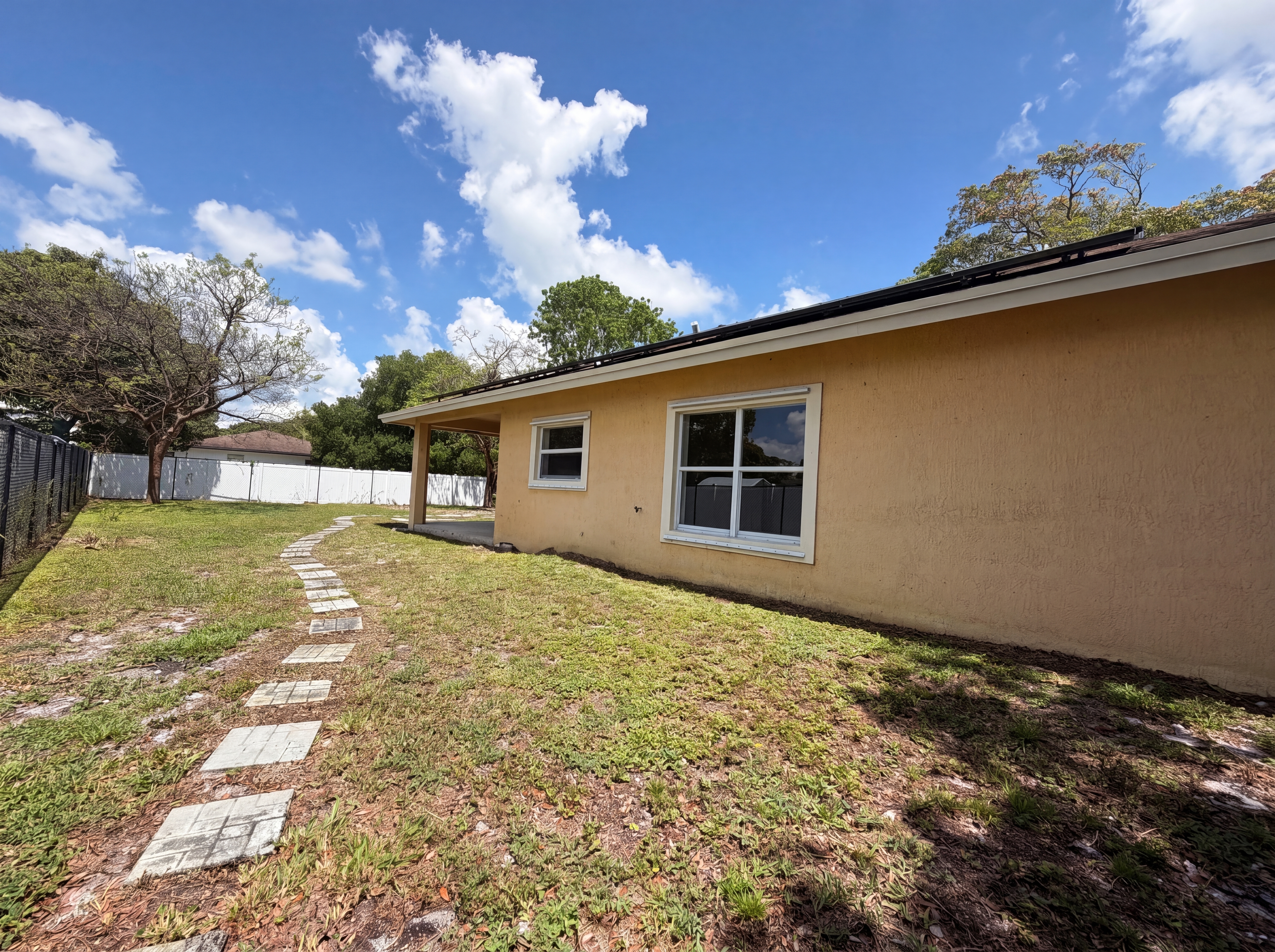 Photo 16 of 19 of 453 N Deerfield Ave, Deerfield Beach, FL