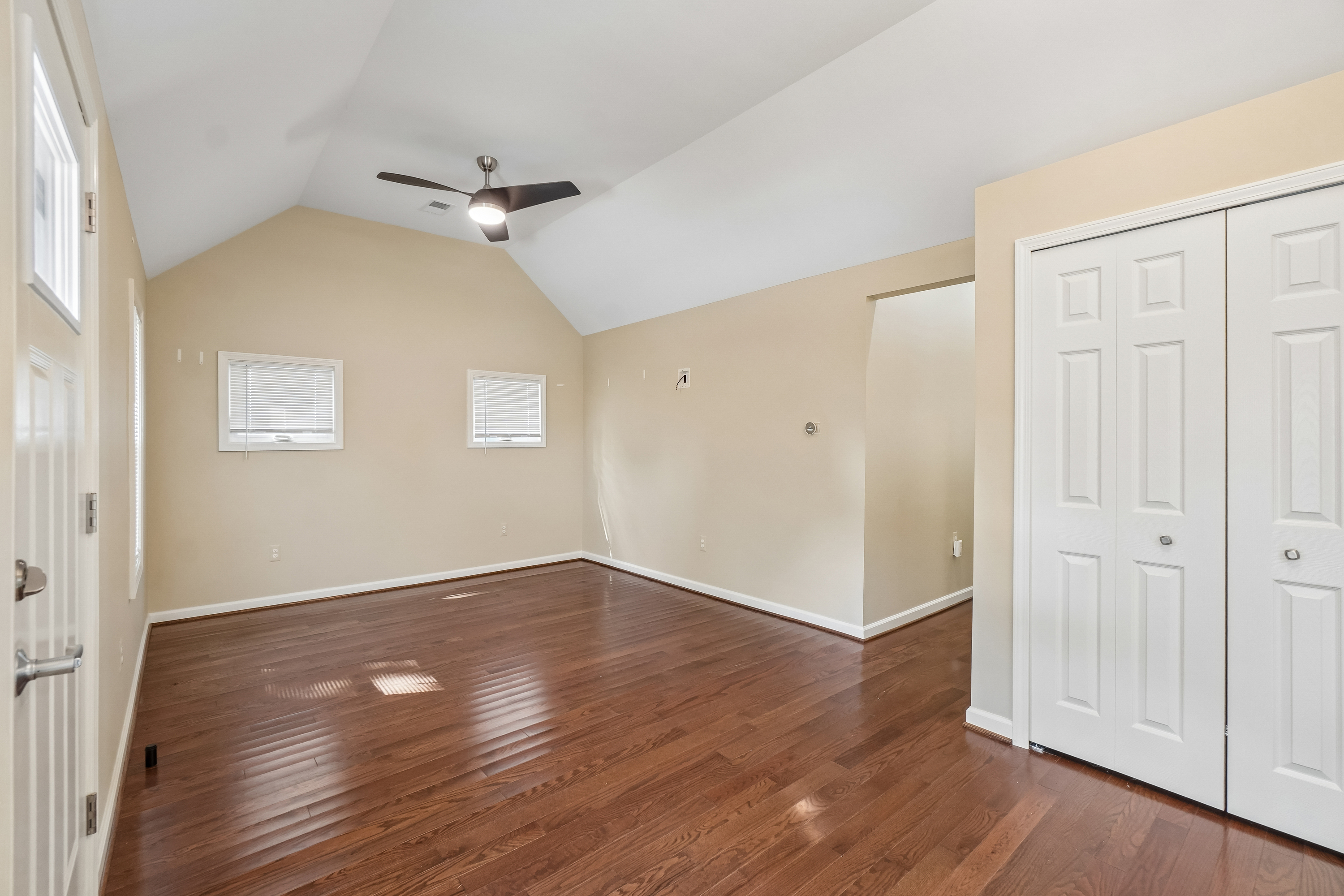 Photo 21 of 38 of 20919 Hollywood St, Harper Woods, MI