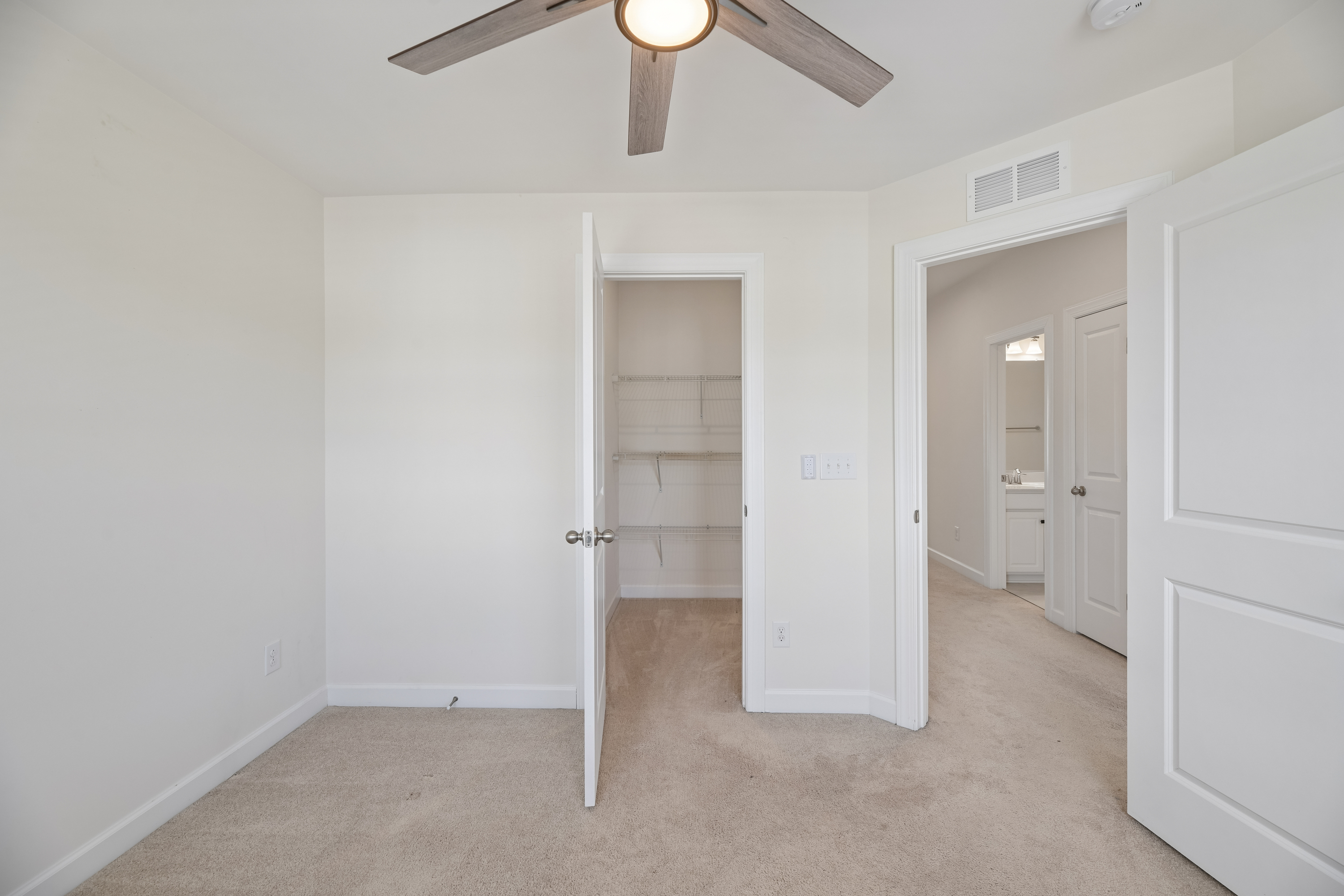 Photo 11 of 60 of 8124 Bock Farm Pl, Alexandria, VA
