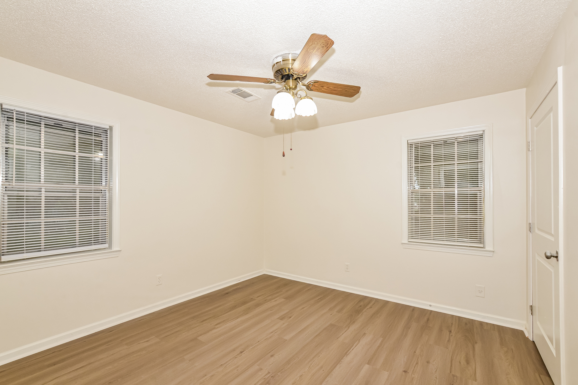 Photo 14 of 21 of 9540 Stuart St, Olive Branch, MS