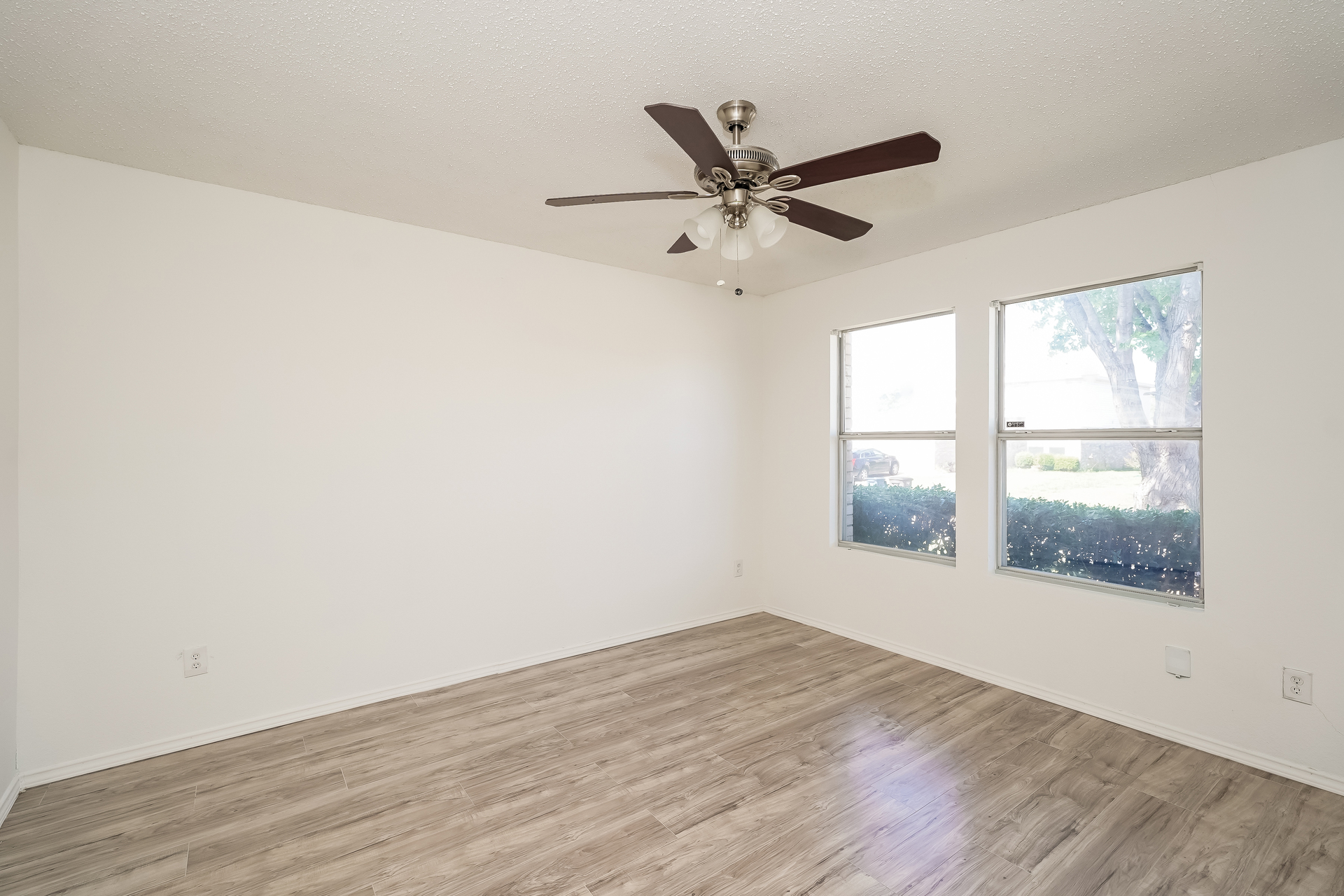 Photo 10 of 21 of 8717 Hunters Creek Dr, Fort Worth, TX