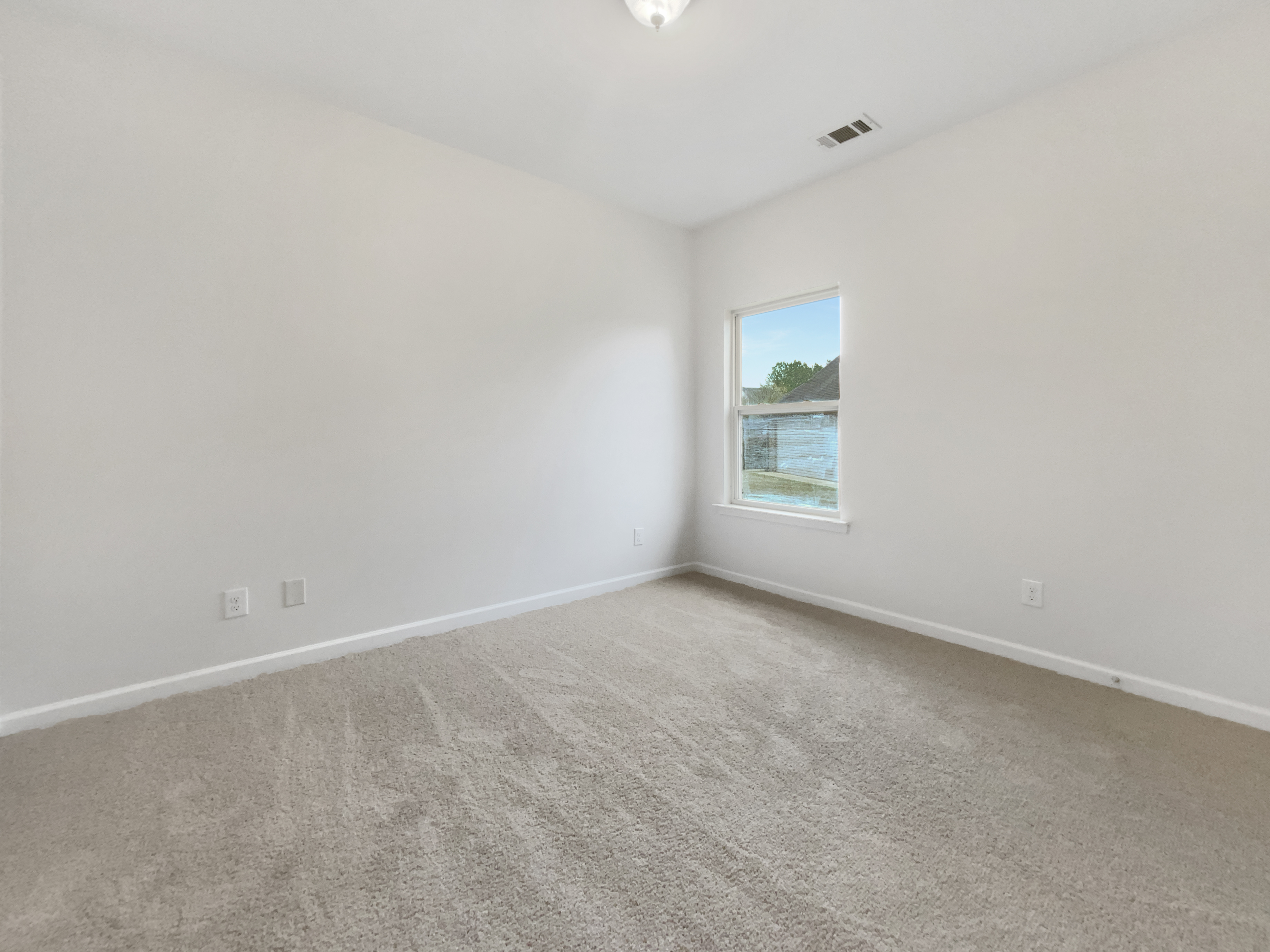 Photo 9 of 19 of 4555 Rosser Loop Dr, Bessemer, AL