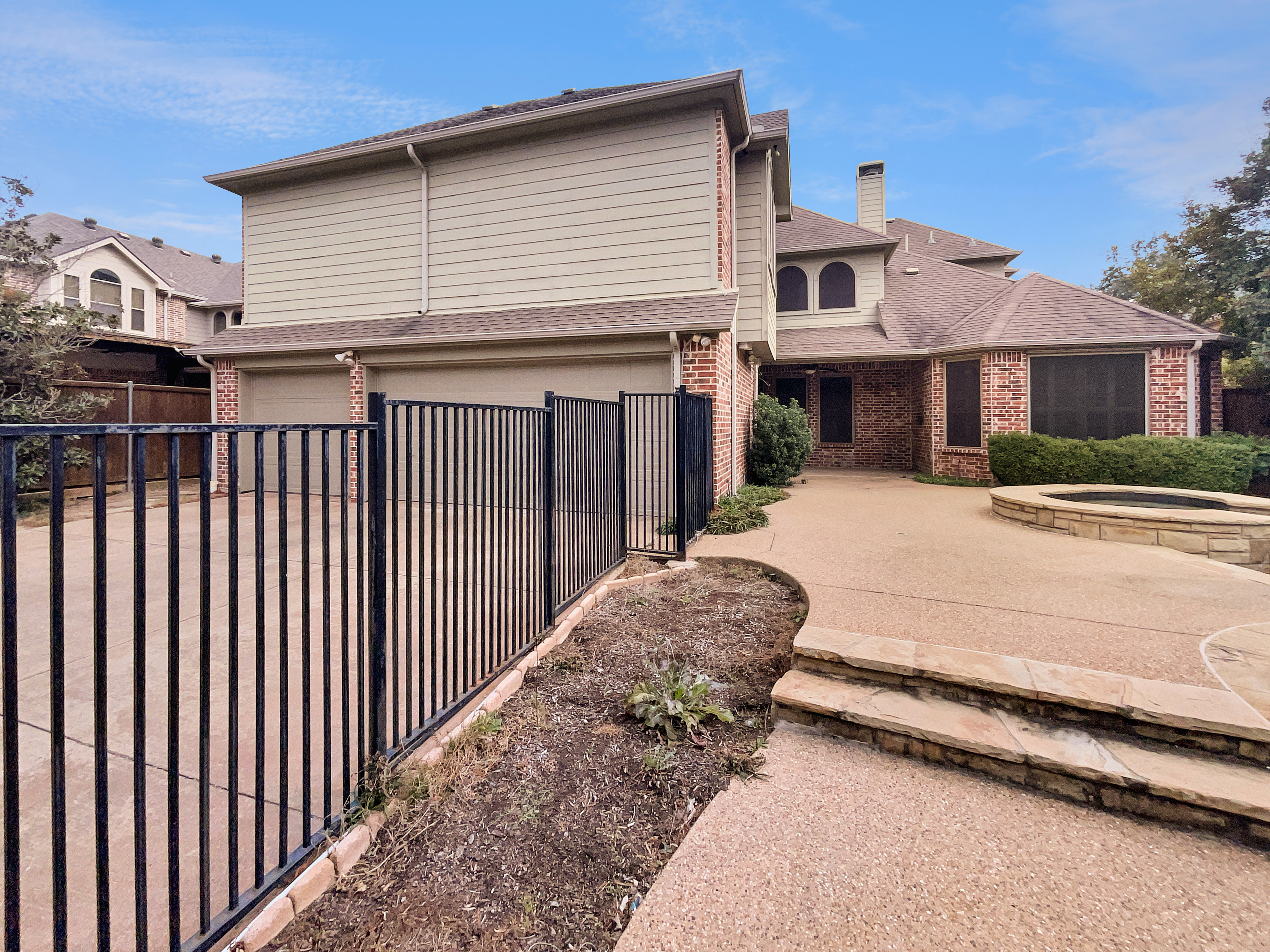 Photo 25 of 36 of 913 Clack Dr, Garland, TX