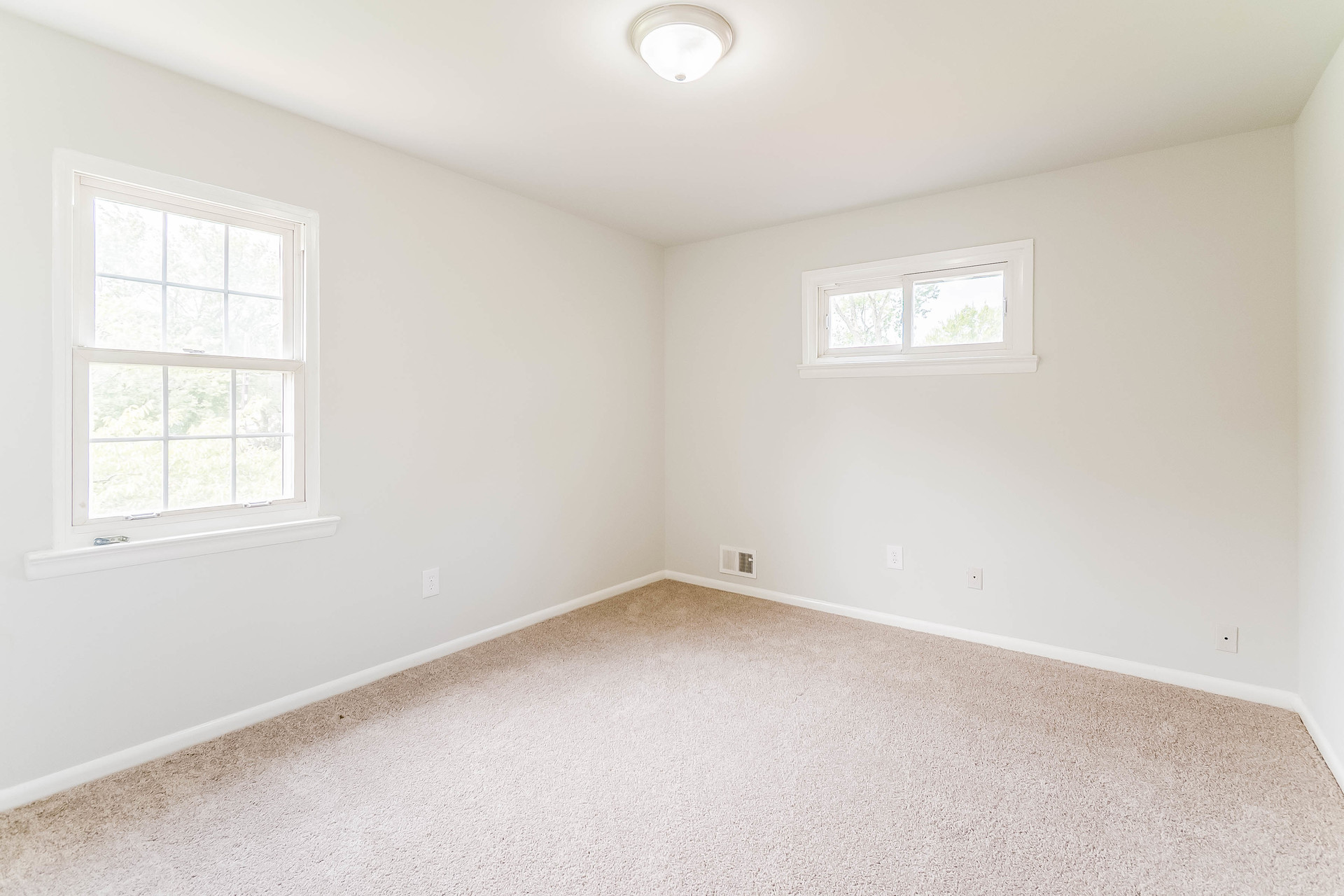 Photo 20 of 28 of 662 Herndon Pkwy, Herndon, VA