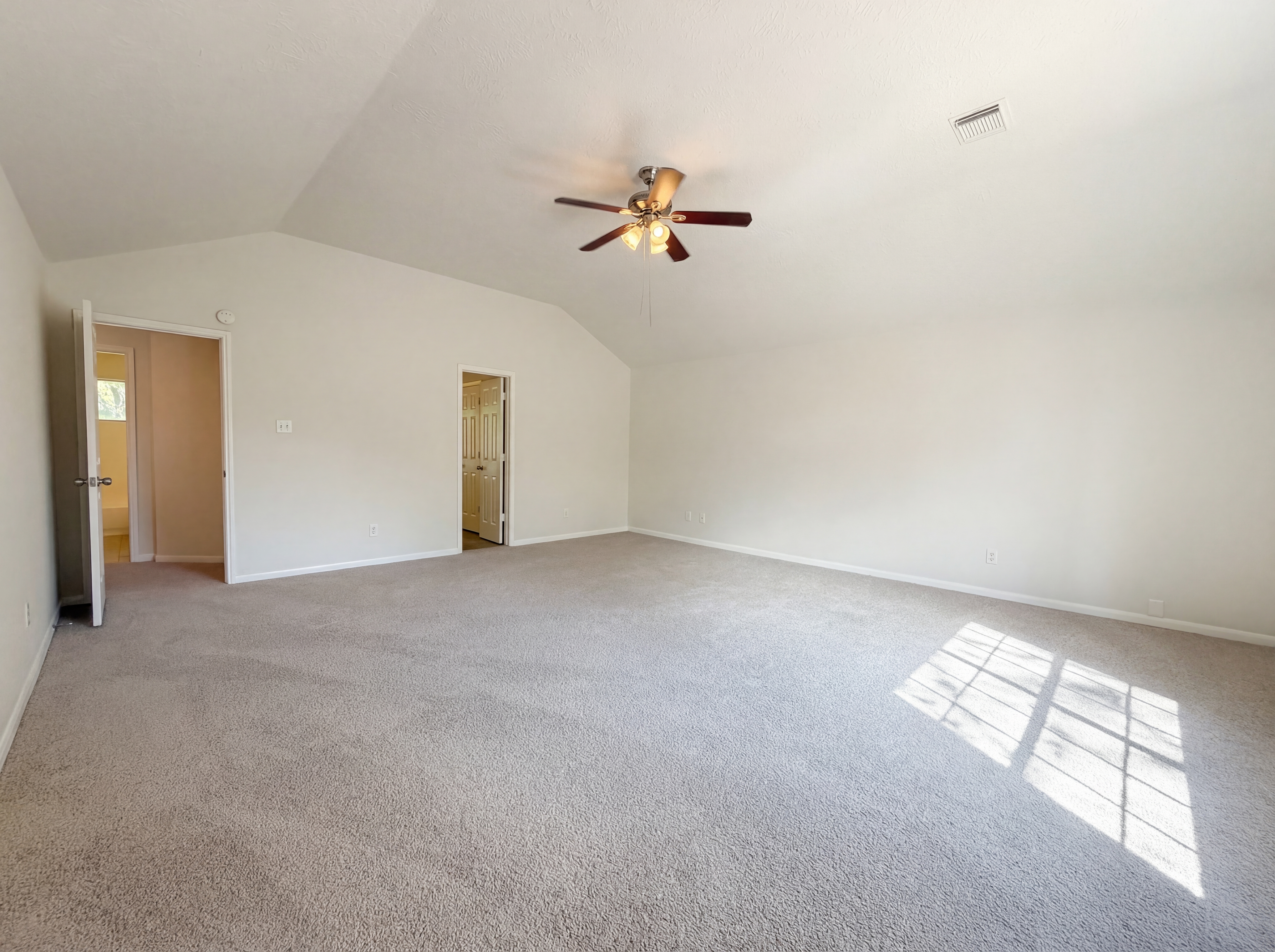Photo 4 of 22 of 6831 Stratford Park Dr, Houston, TX