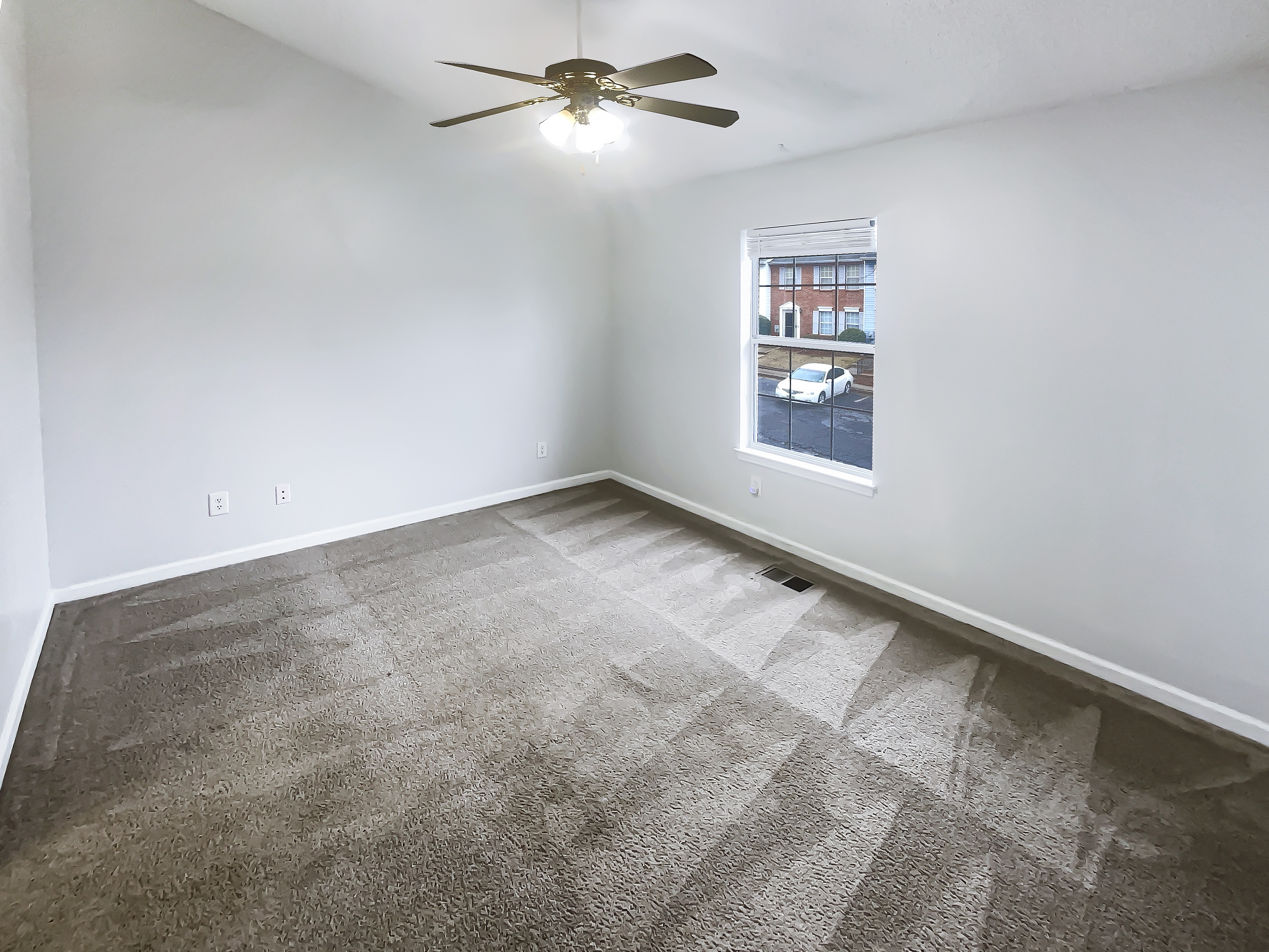 Photo 5 of 23 of 6420 Wedgeview Dr, Tucker, GA