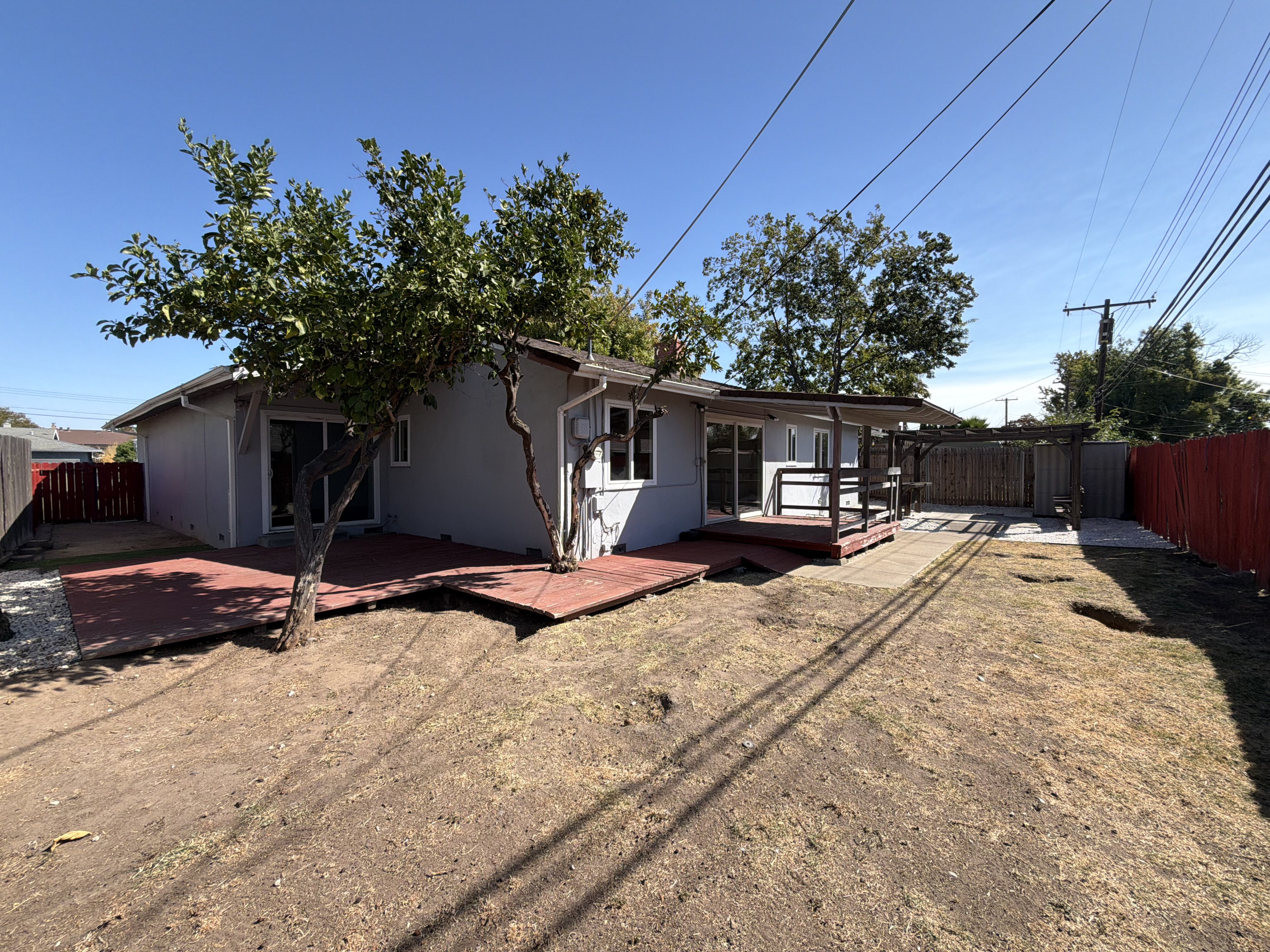 Photo 5 of 18 of 5208 Fernwood Way, Sacramento, CA