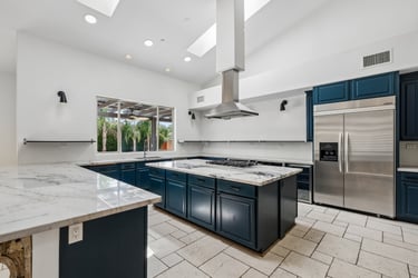 Interior photo of 225 W Orchid Ln