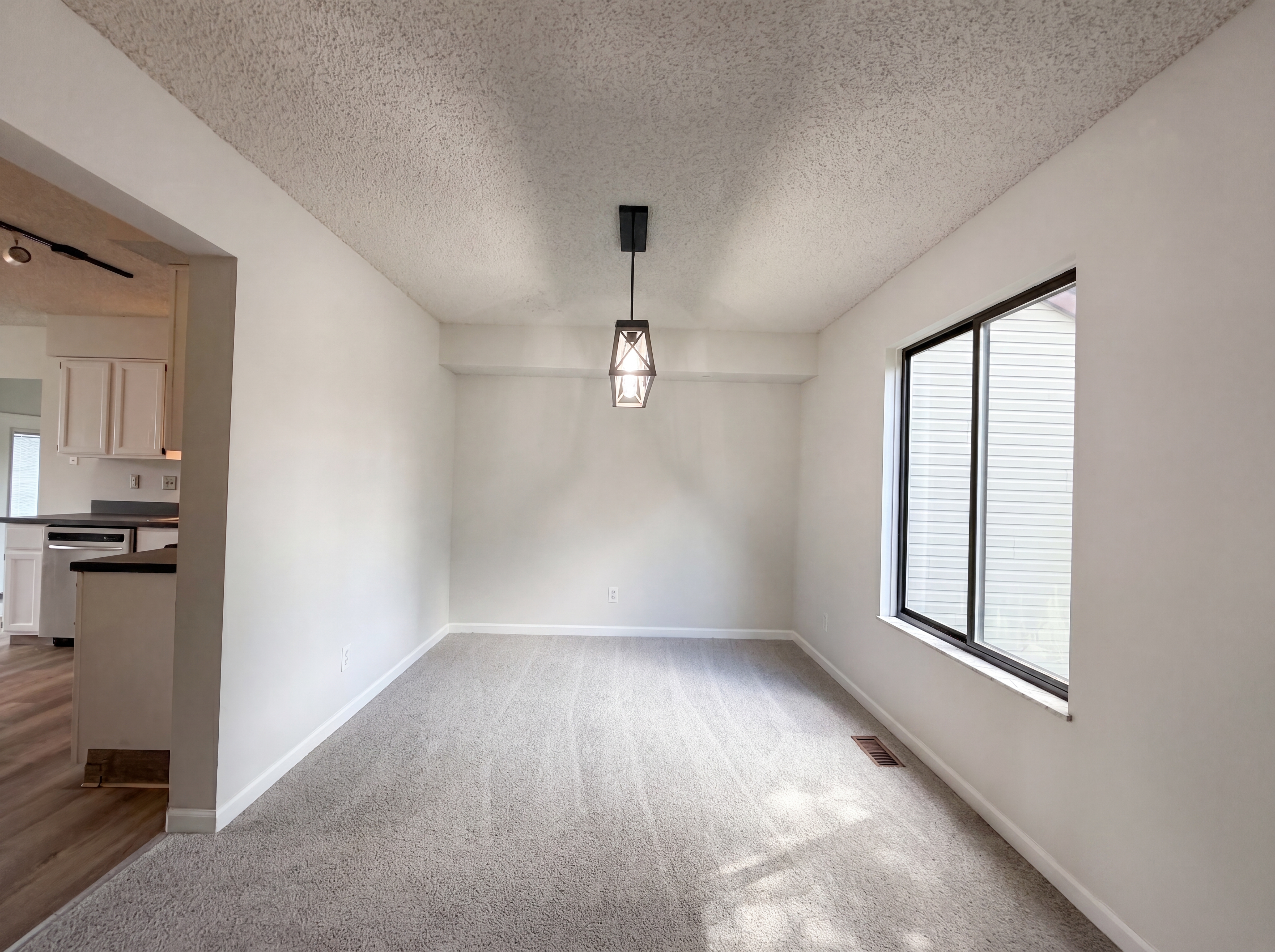 Photo 7 of 41 of 3581 Meadowgate Ct, Pickerington, OH
