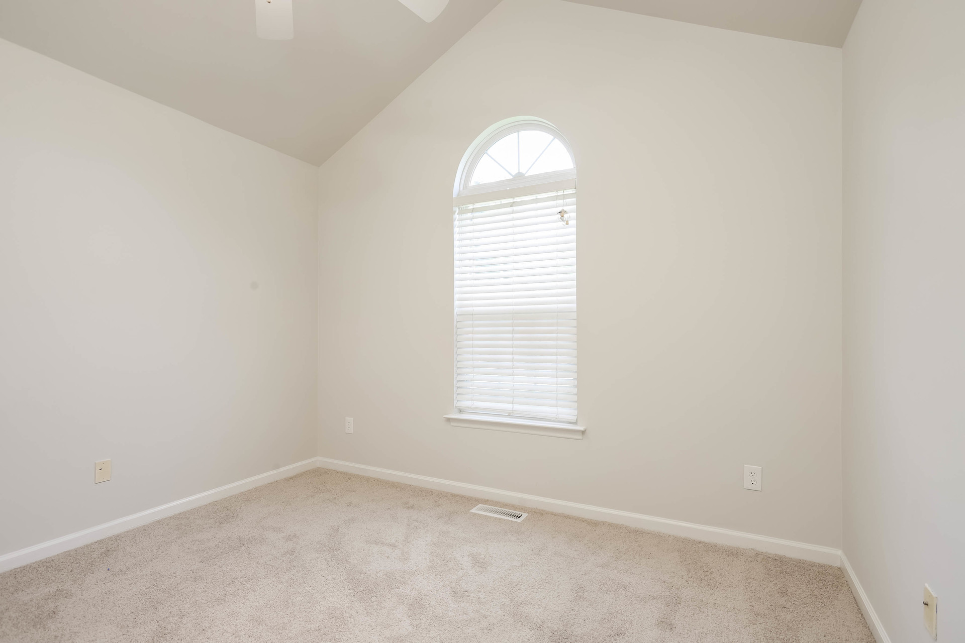 Photo 12 of 22 of 503 Plateau Dr, Greenville, NC