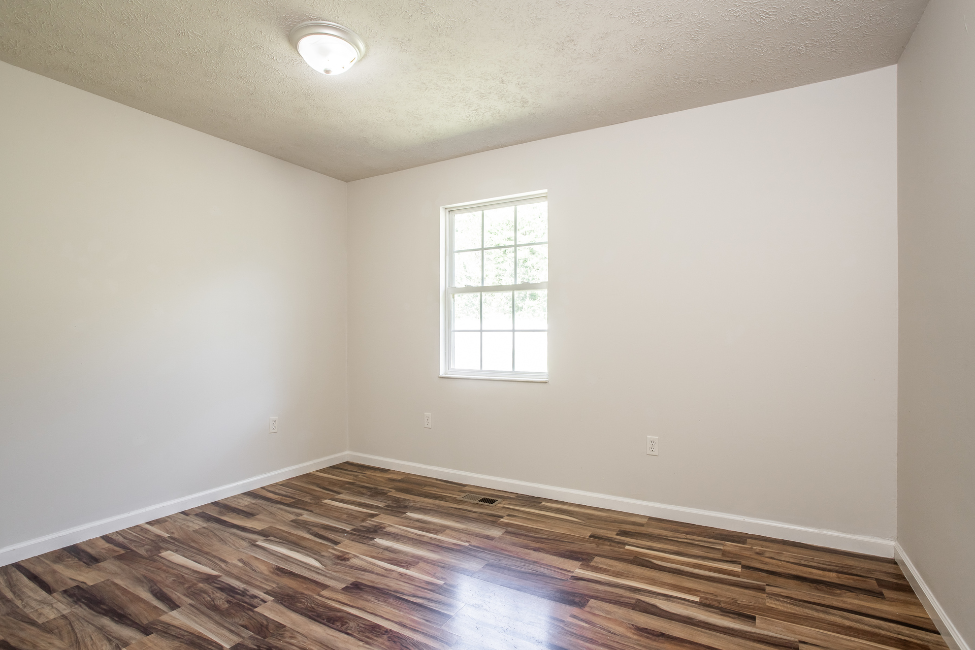 Photo 6 of 14 of 252 Queener Ln, Caryville, TN
