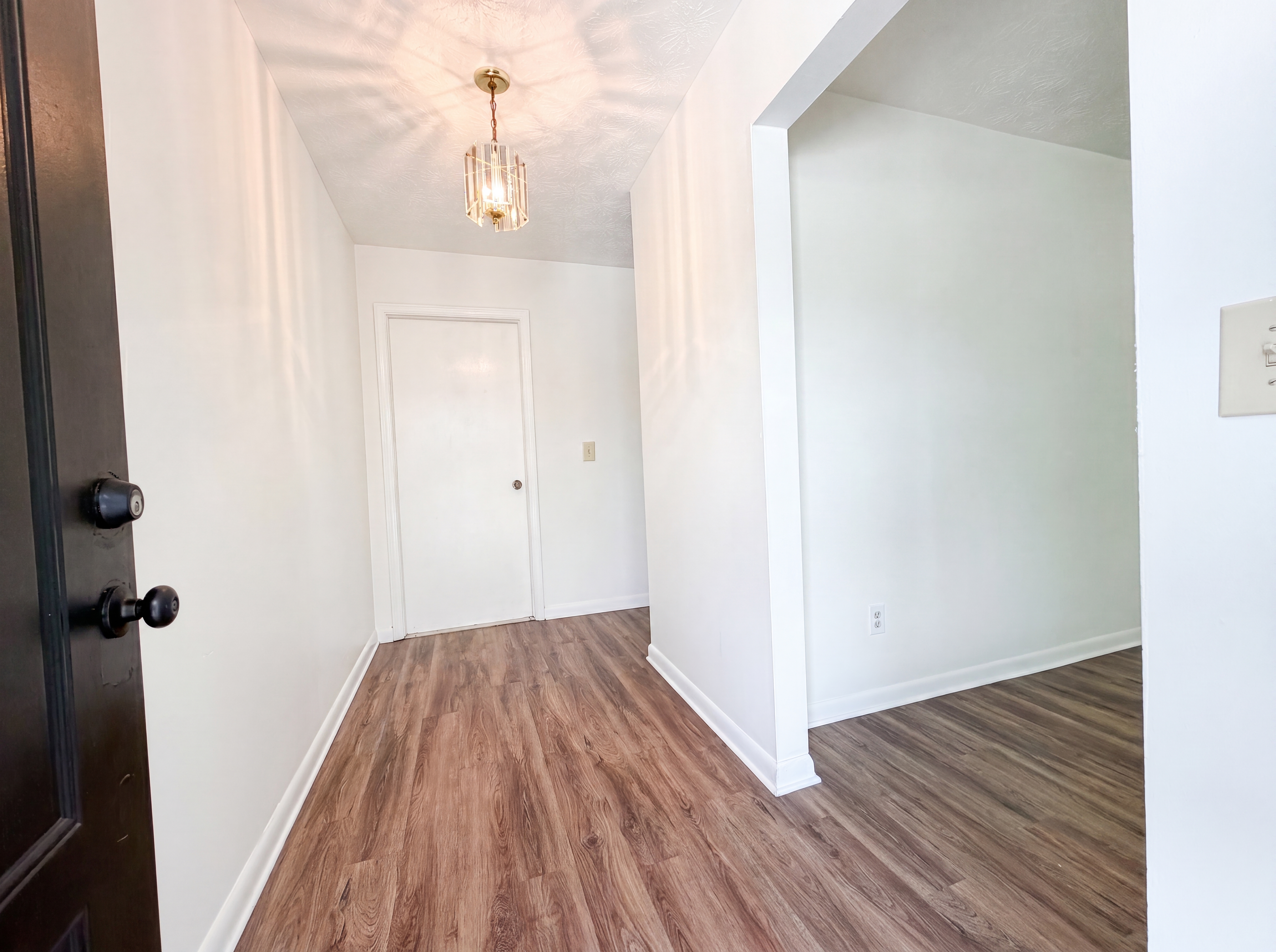 Photo 6 of 24 of 7842 Rondeau Dr E, Jacksonville, FL