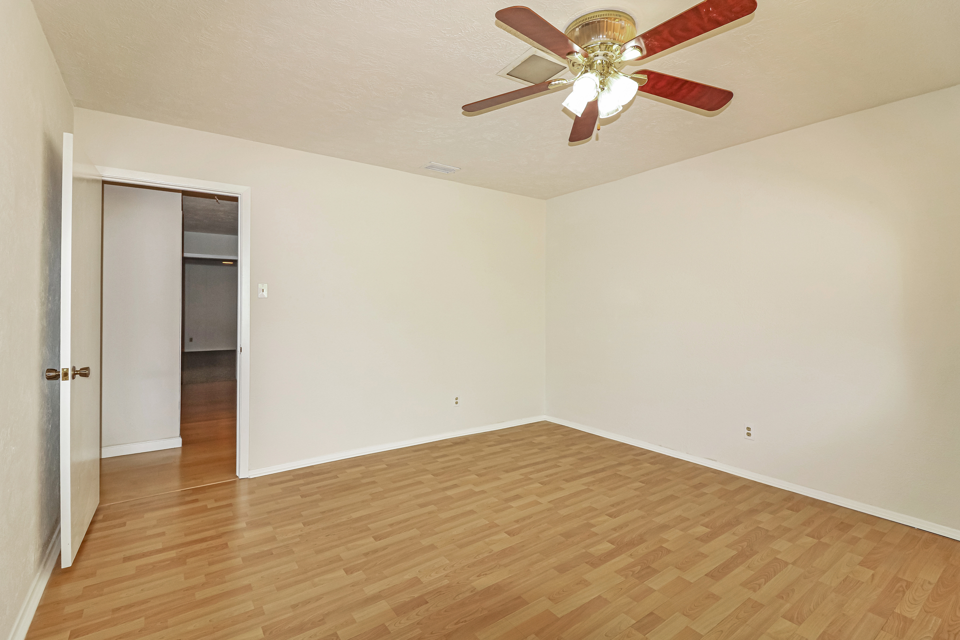 Photo 4 of 21 of 6409 Coral Gables Dr, Corpus Christi, TX