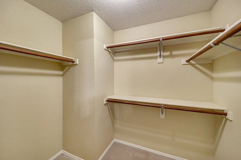 Photo 15 of 27 - 645 Babbling Brook Dr, Saginaw, TX 76179
