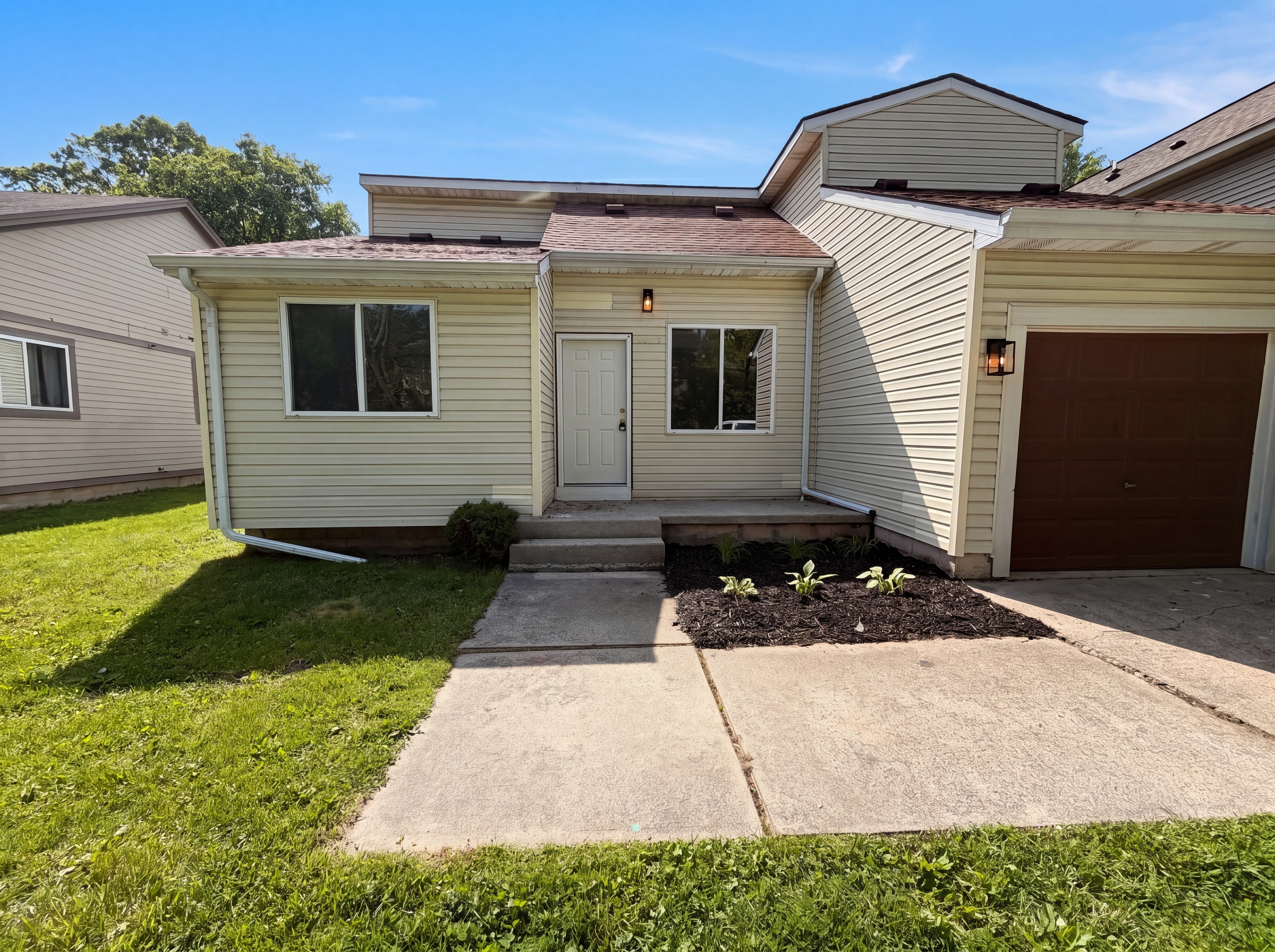 Photo 24 of 28 of 21425 Averhill St, Farmington Hills, MI
