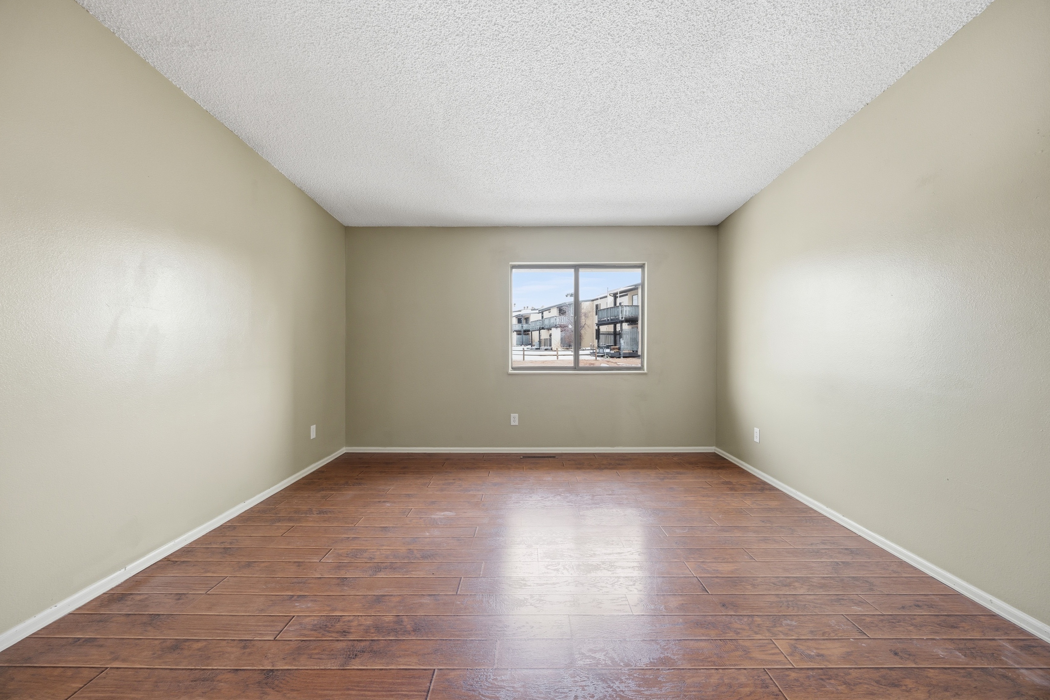 Photo 16 of 32 of 930 Fontmore Rd, Colorado Springs, CO