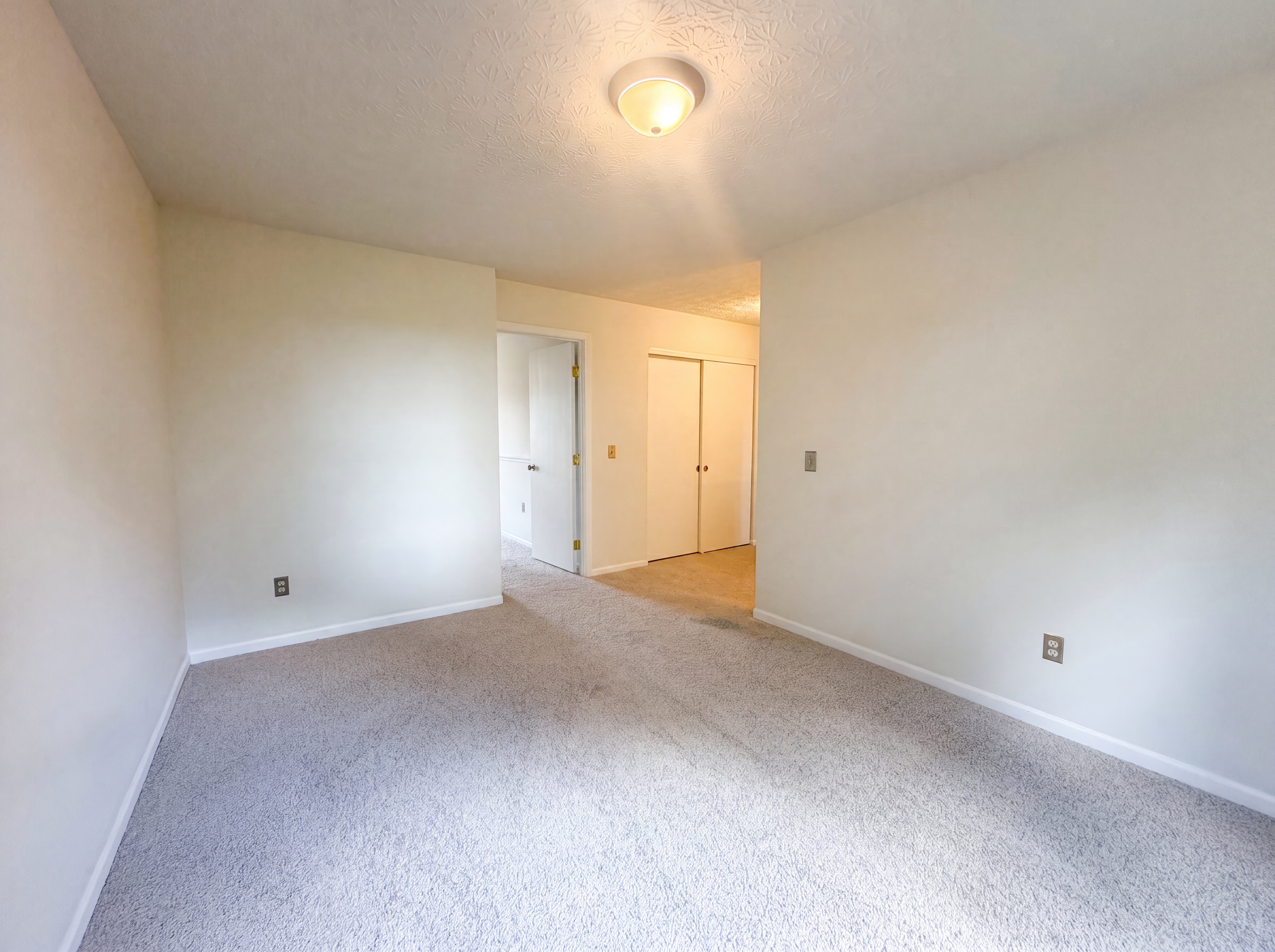 Photo 15 of 29 of 4625 Kenross Dr, Columbus, OH