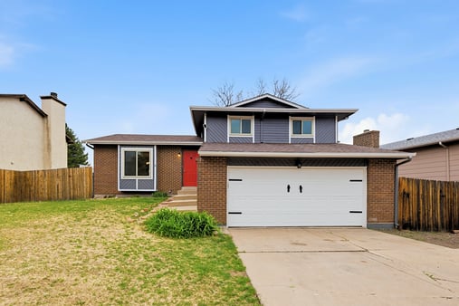 Photo 1 of 28 of 912 Amsterdam Dr, Colorado Springs, CO