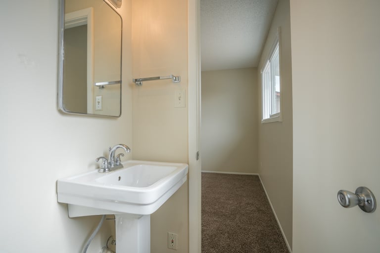 Photo 15 of 26 - 2239 W Laurel Ln, Phoenix, AZ 85029