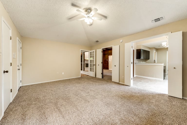 Photo 11 of 31 - 2533 Indian Hills Dr, Plano, TX 75075