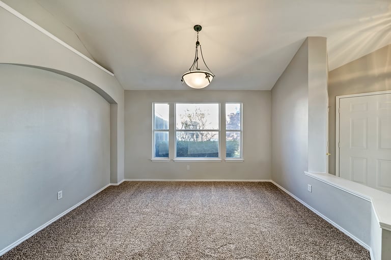 Photo 13 of 28 - 5573 Lawnsberry Dr, Fort Worth, TX 76137