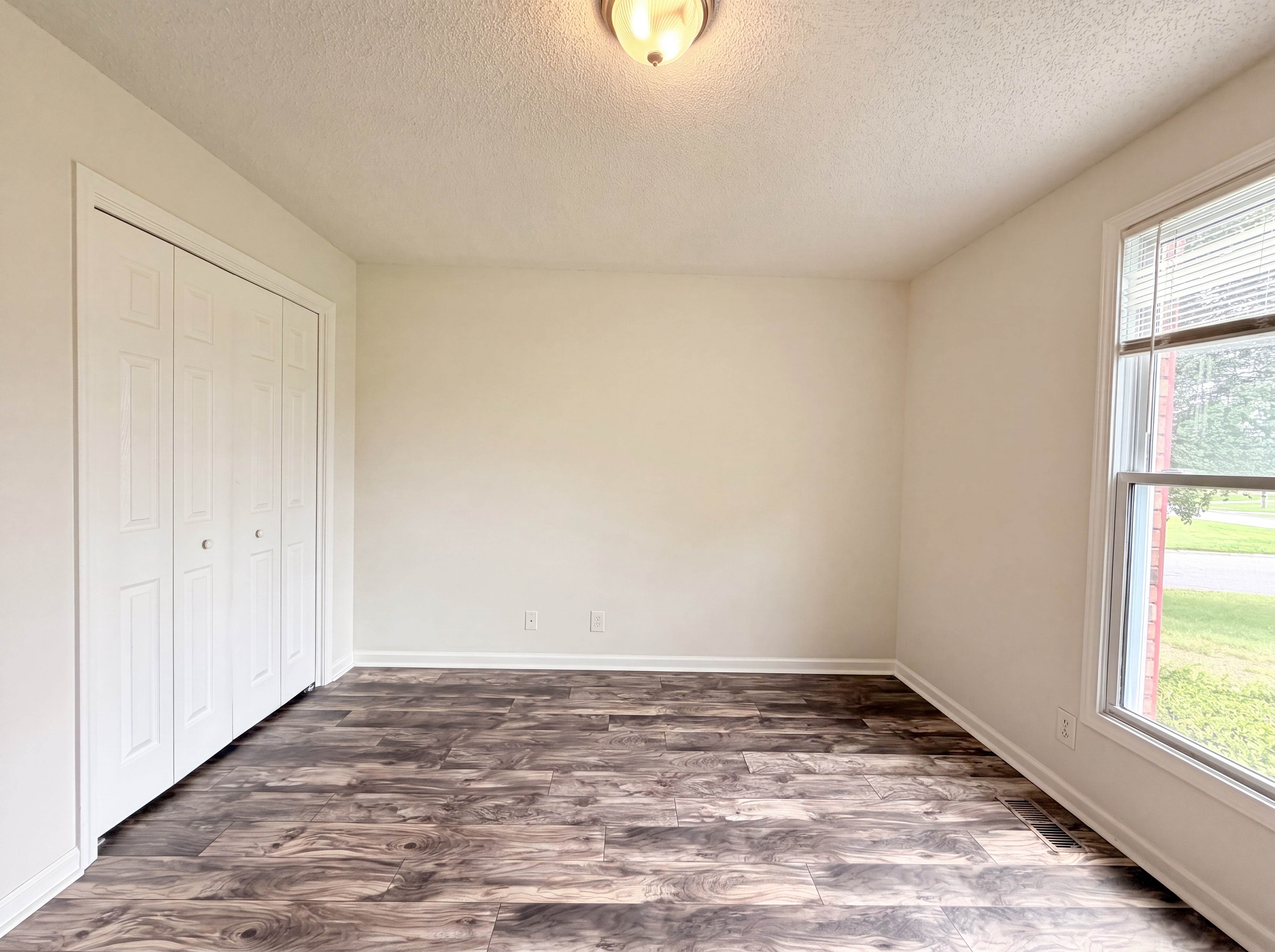 Photo 7 of 17 of 3609 Millington Dr, Clarksville, TN