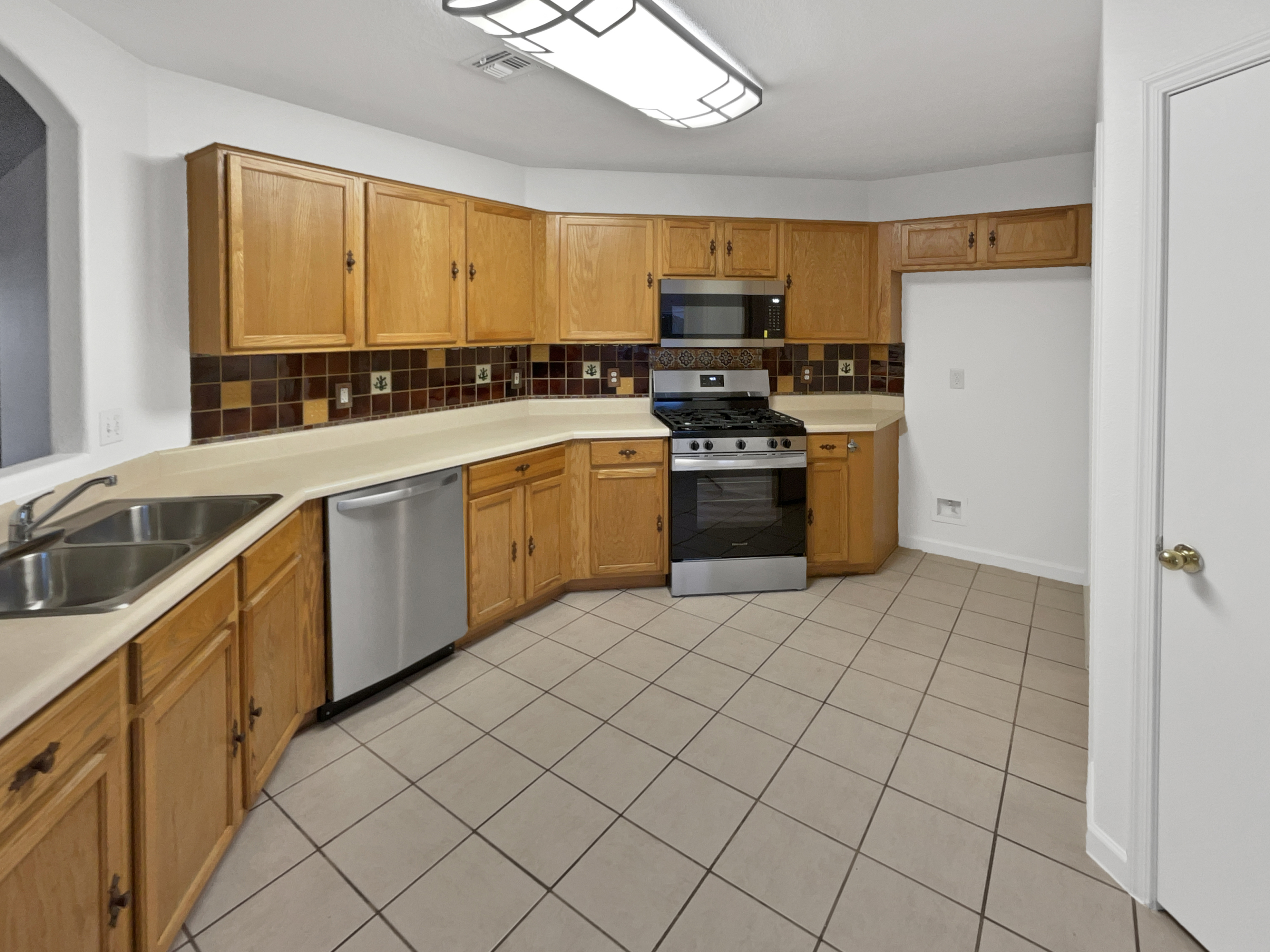 Photo 2 of 19 of 7405 E Cross Ridge Pl, Tucson, AZ