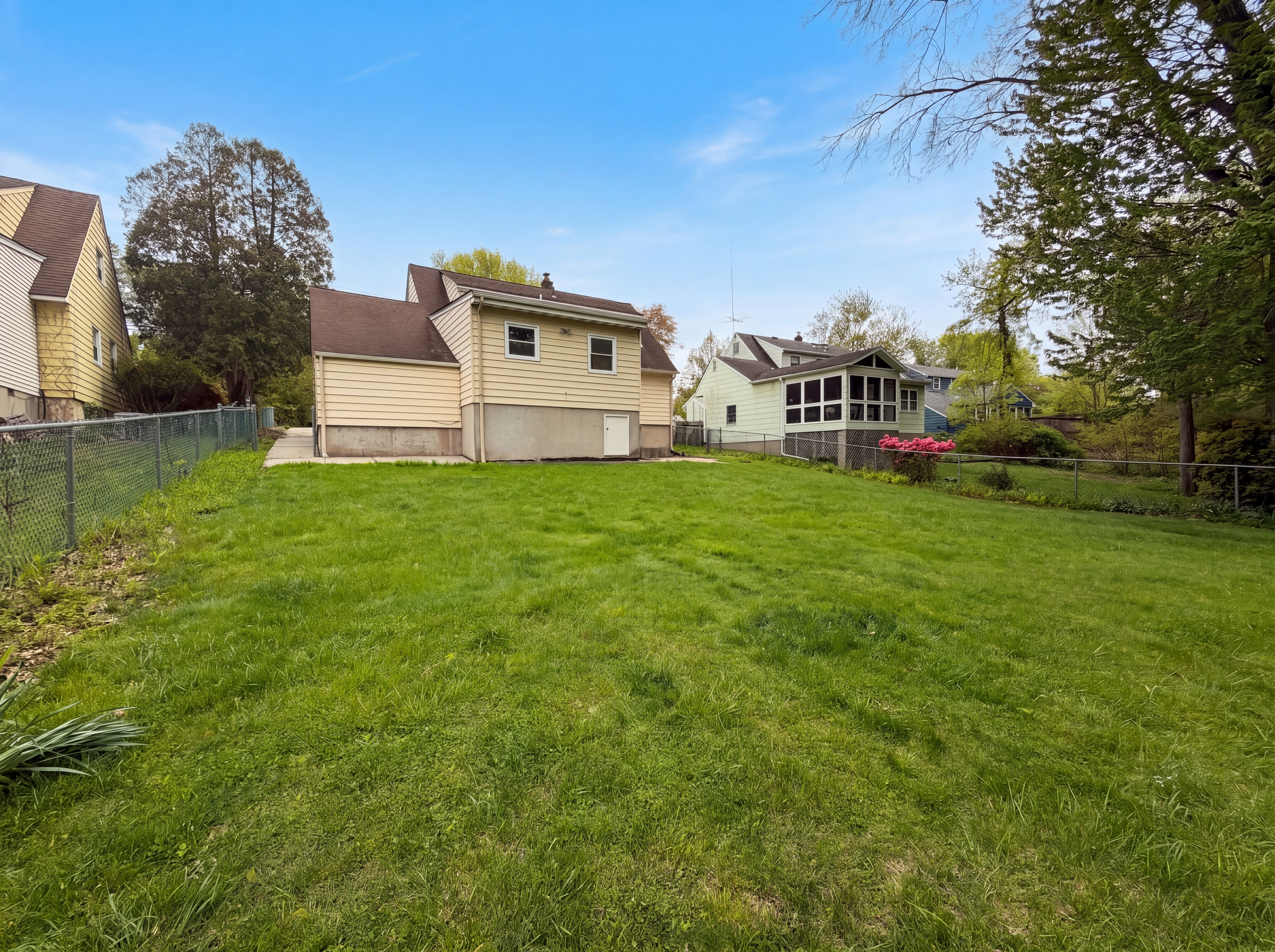 Photo 32 of 42 of 616 River Rd, Teaneck, NJ