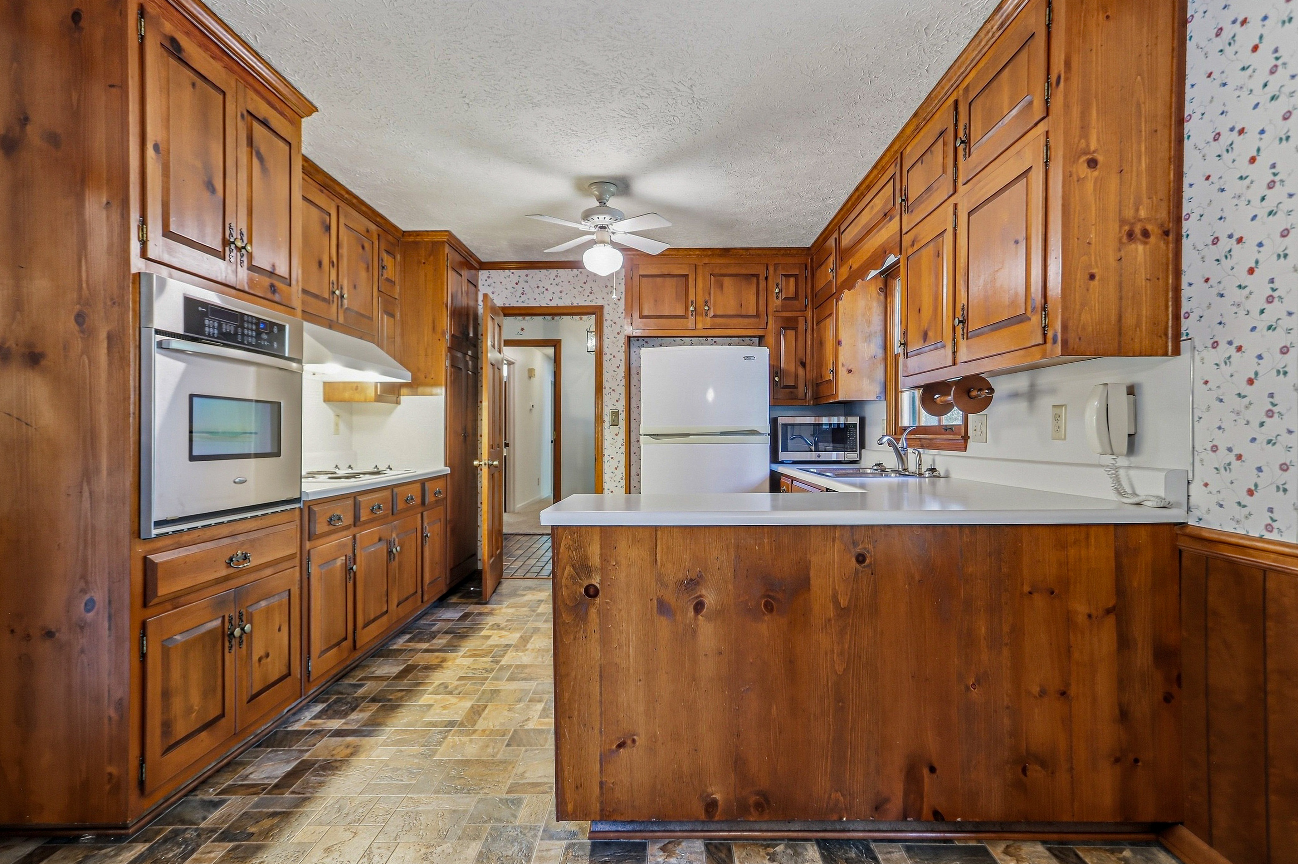 Photo 2 of 30 of 585 Buckeye Cir SE, Conyers, GA