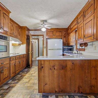Property photo 2 of 585 Buckeye Cir SE
